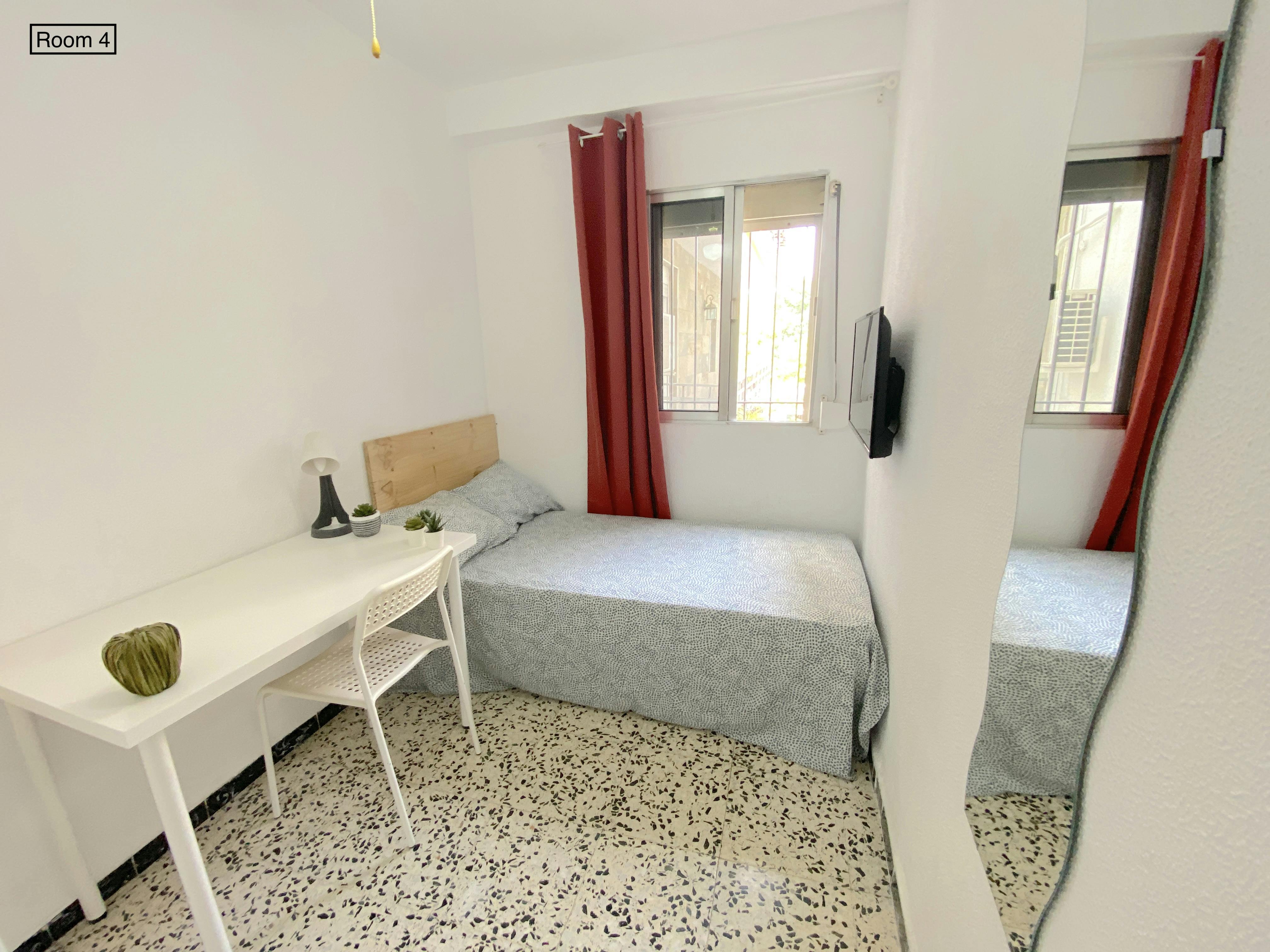 Приватна кімната за оренду для 295 EUR на місяць у Sevilla, Avenida de Sánchez Pizjuán