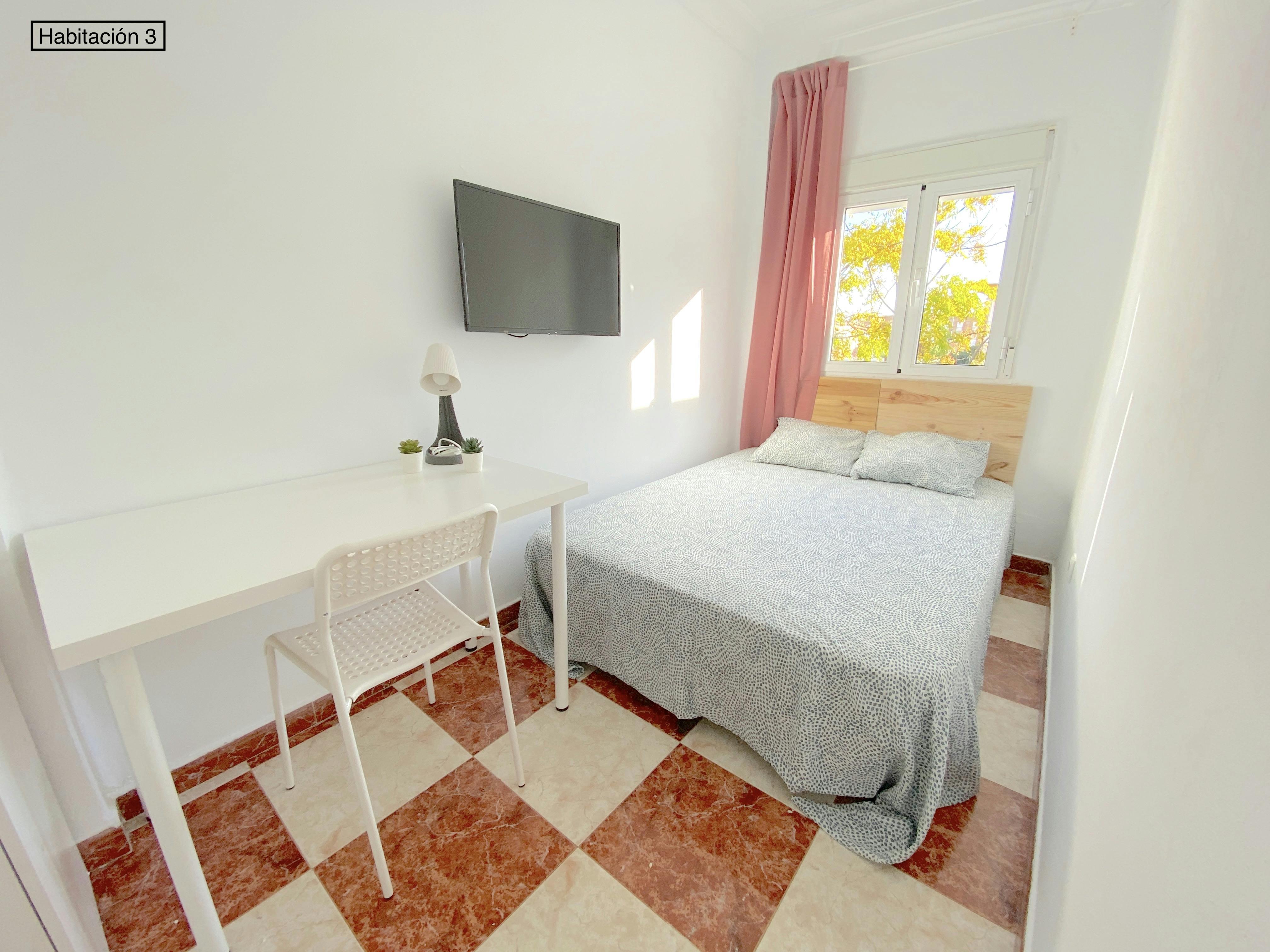 Privat rum att hyra för 295 € i månaden i Sevilla, Barriada la Palmilla