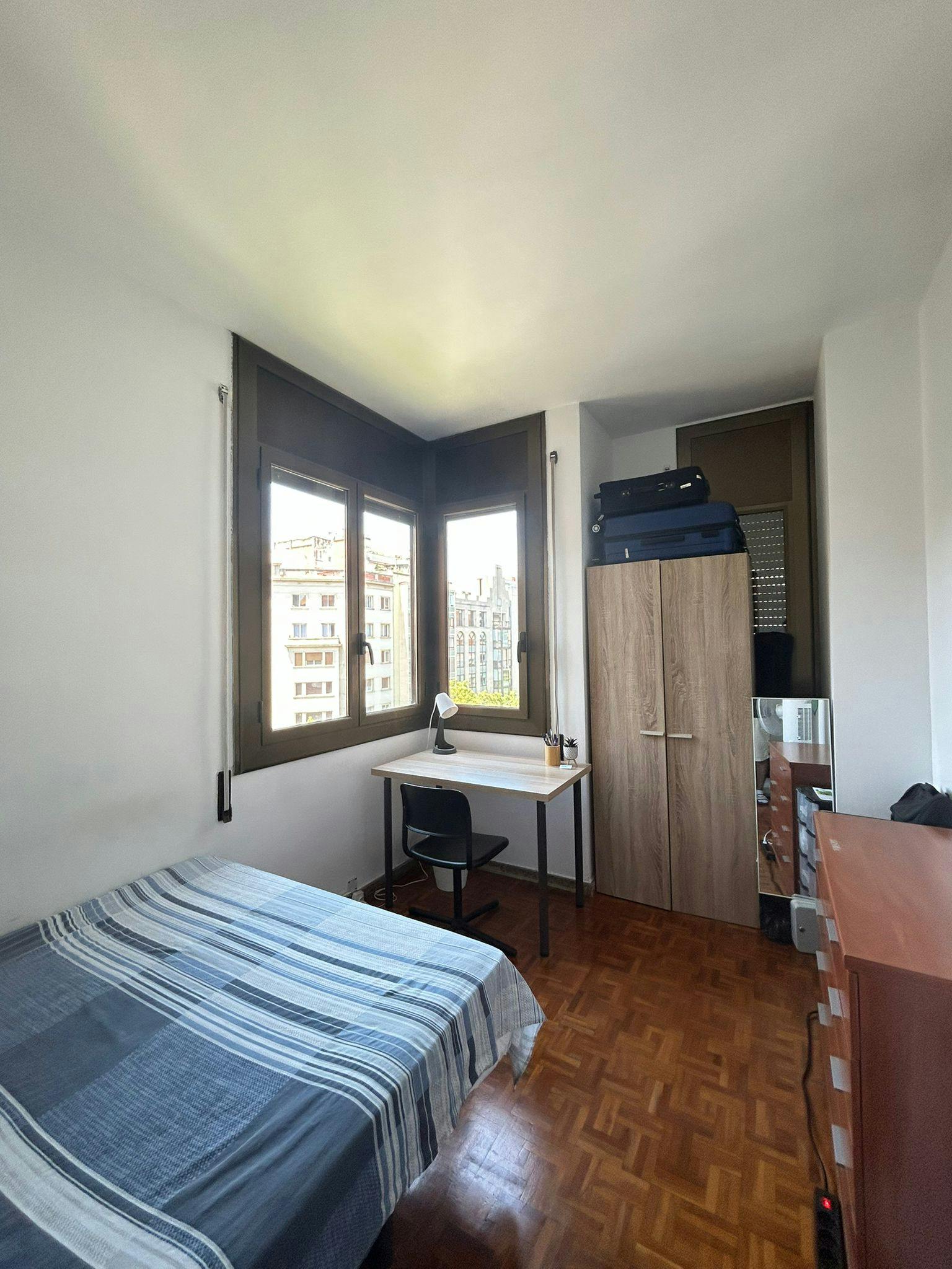 Privat rum att hyra för 550 € i månaden i Barcelona, Carrer de Mallorca