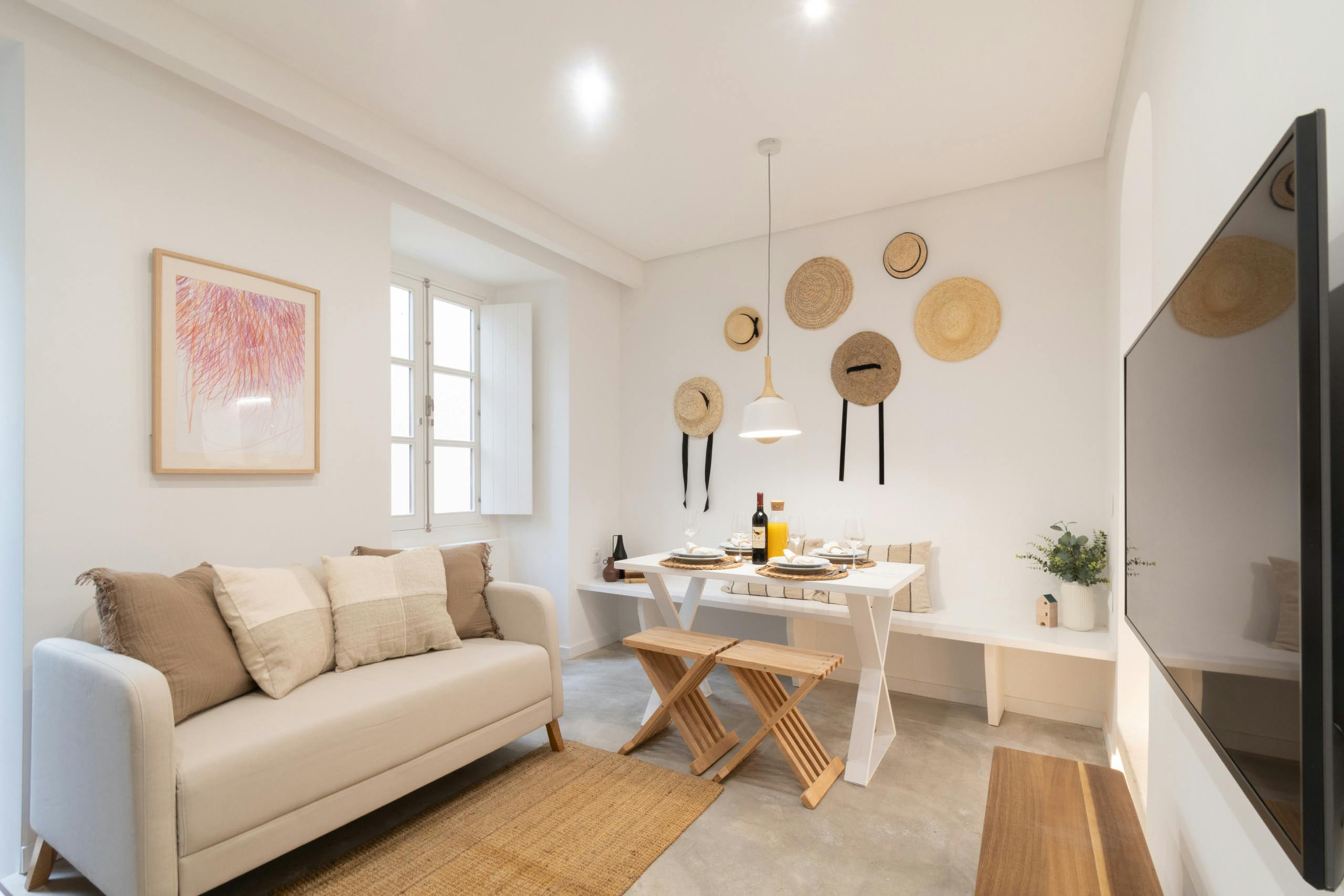 House for rent for €9,999 per month in Faro, Largo de São Pedro