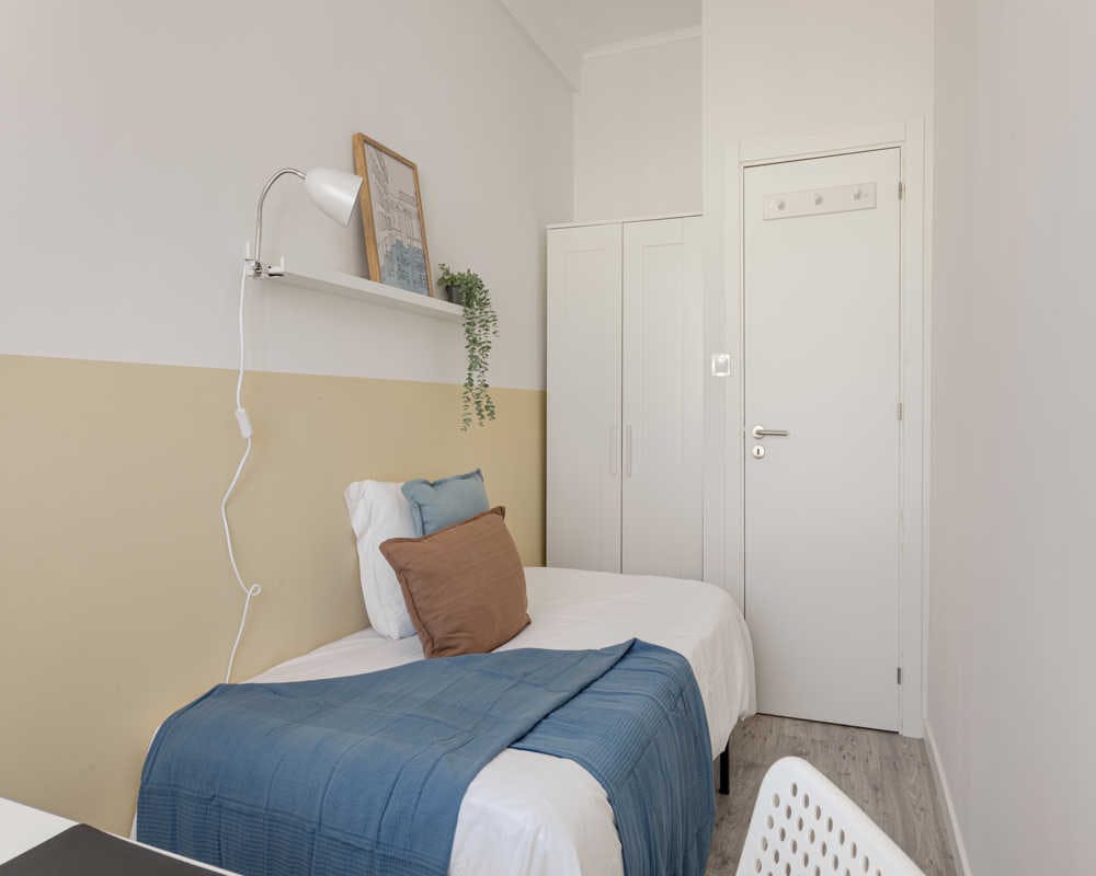Private room for rent for €455 per month in Lisbon, Avenida da Igreja