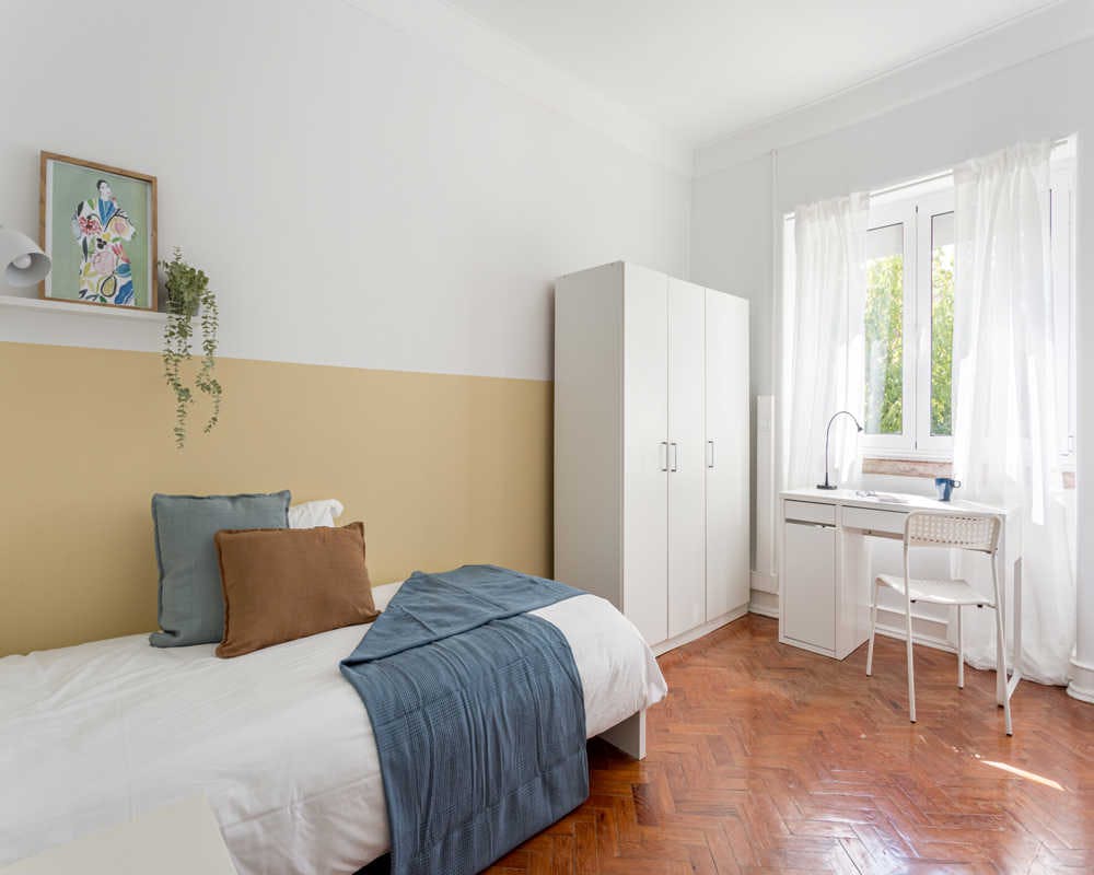 Private room for rent for €620 per month in Lisbon, Avenida da Igreja