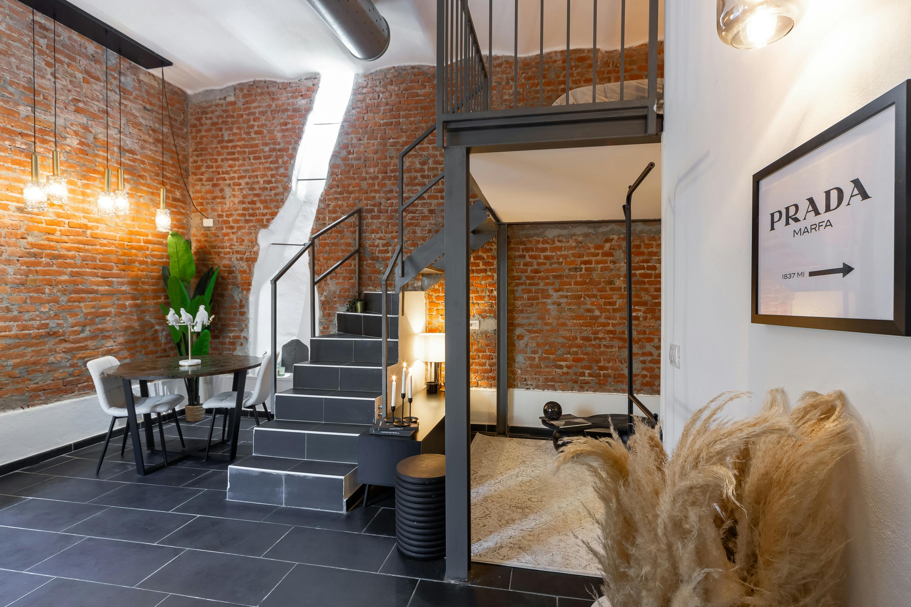 Studio for rent for €1,355 per month in Milan, Via Pietro Borsieri