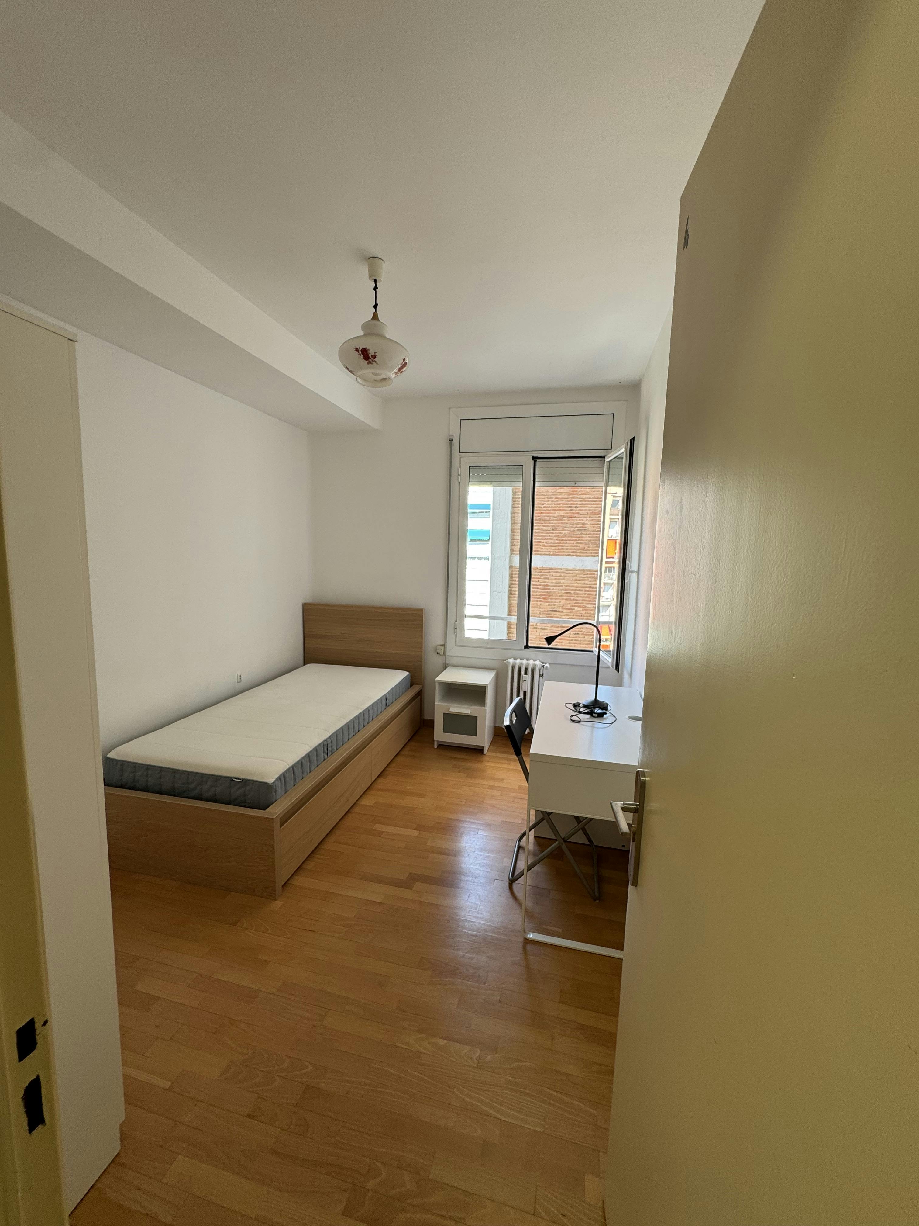 Private room for rent for €425 per month in Sabadell, Avinguda de Josep Tarradellas
