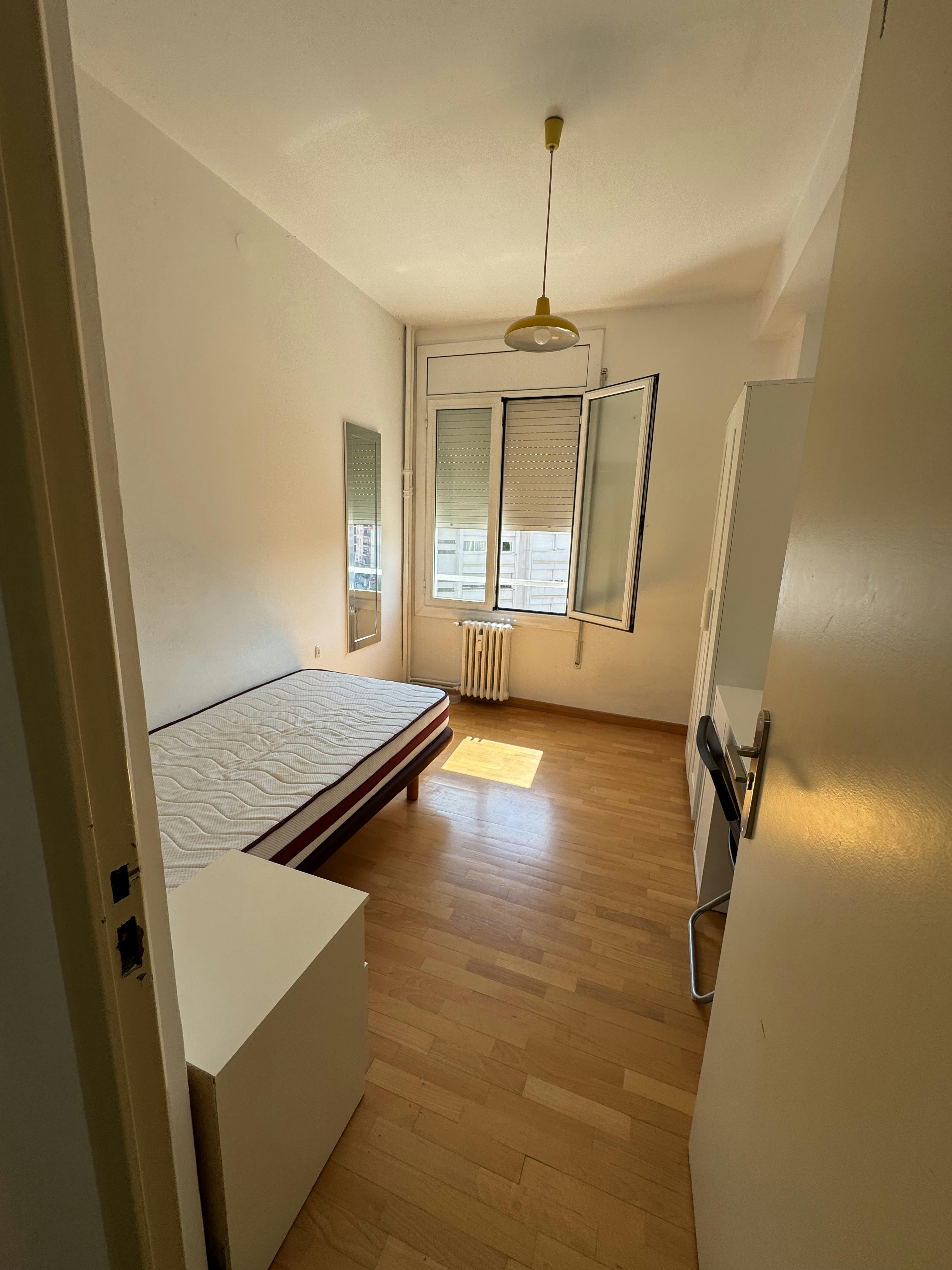 Privé kamer te huur voor € 400 per maand in Sabadell, Avinguda de Josep Tarradellas
