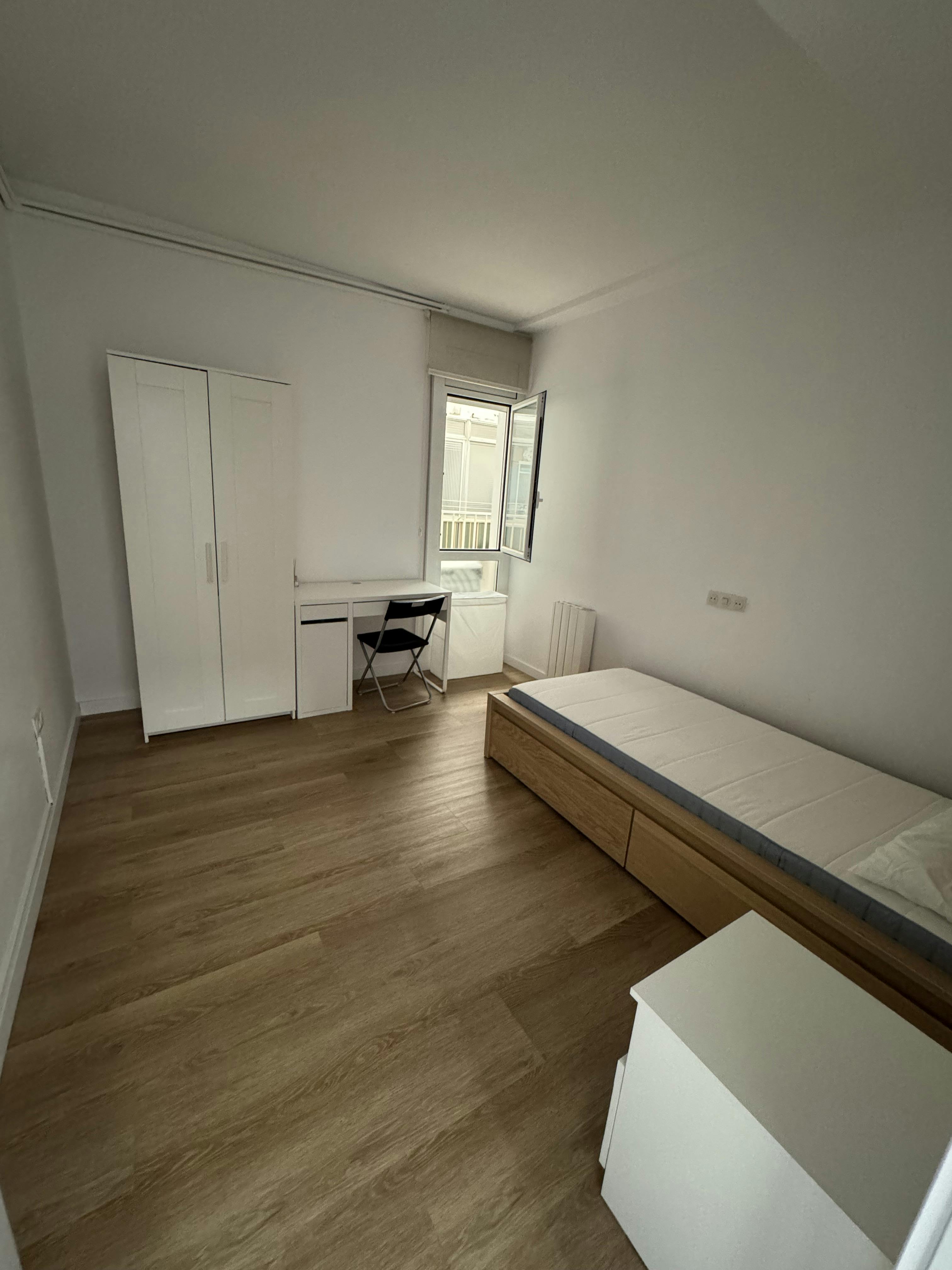 Private room for rent for €425 per month in Sabadell, Avinguda de Francesc Macià