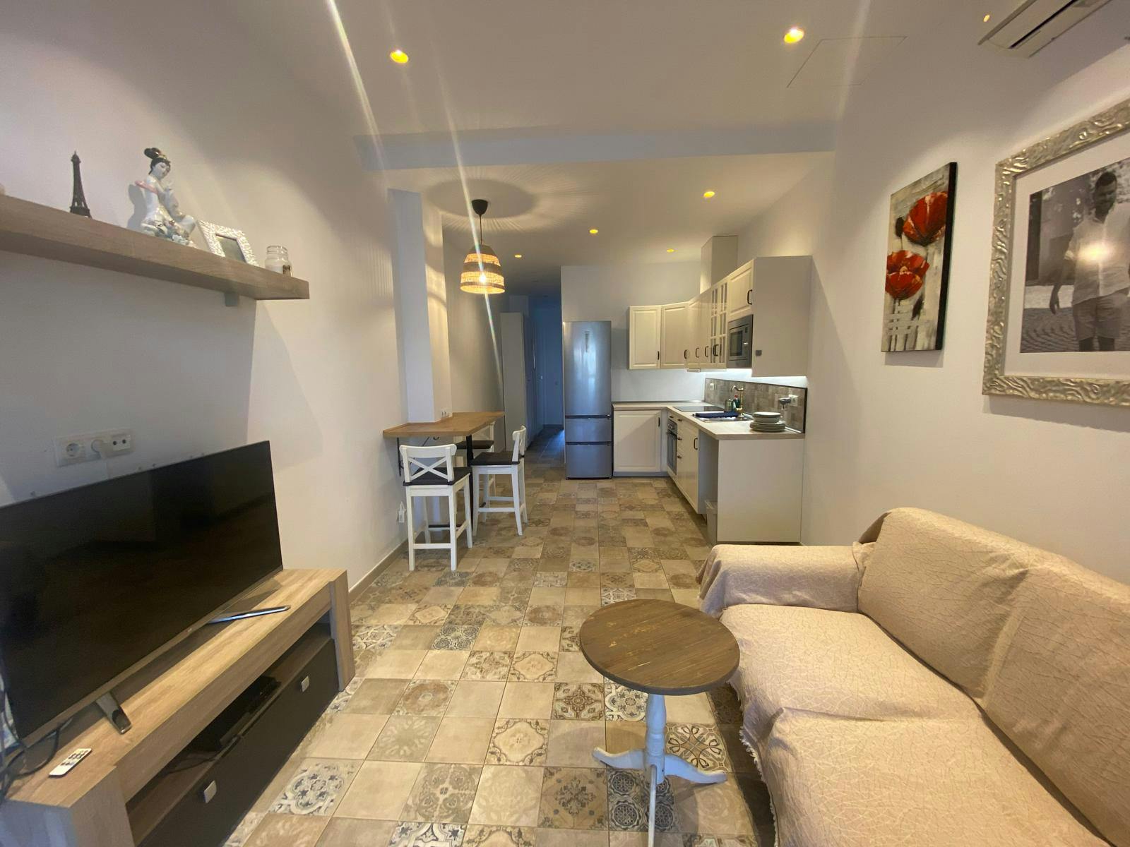 Private room for rent for €2,200 per month in Palma, Plaça d'Orson Welles