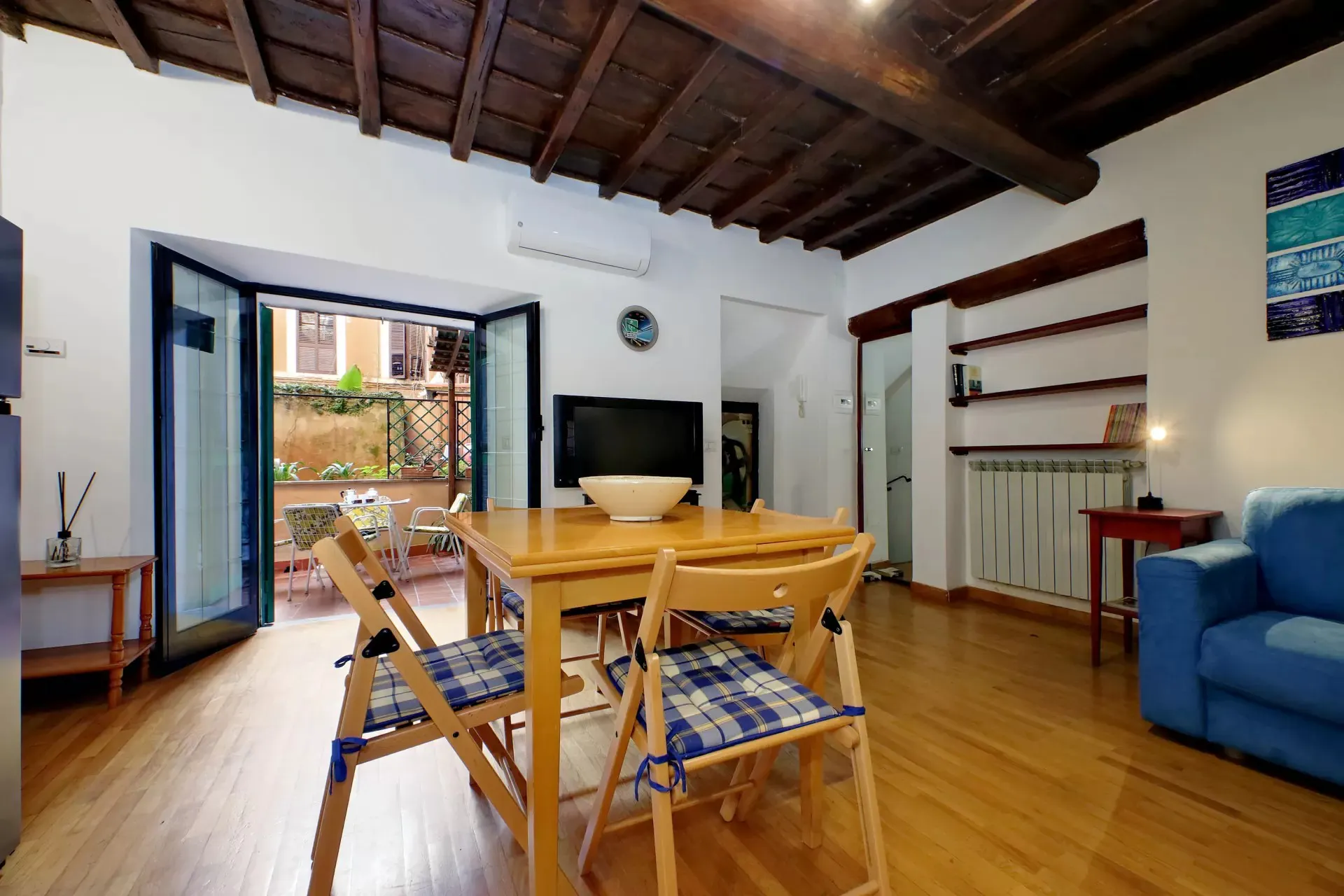 1-Bedroom Apartment in Via del Moro, Rome (1637494) ROOM 1