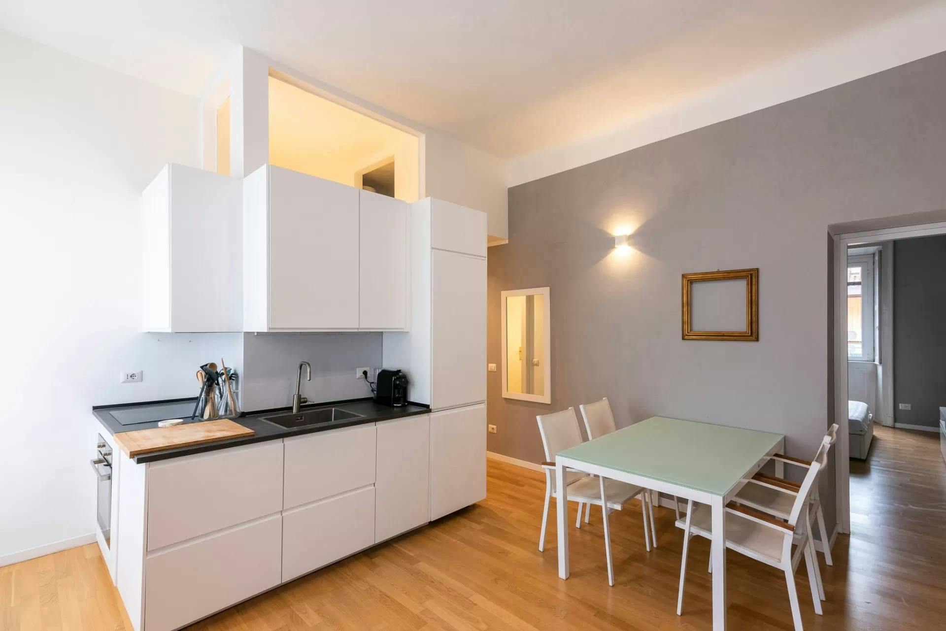 Apartment for rent for €2,500 per month in Milan, Via Cesare Correnti