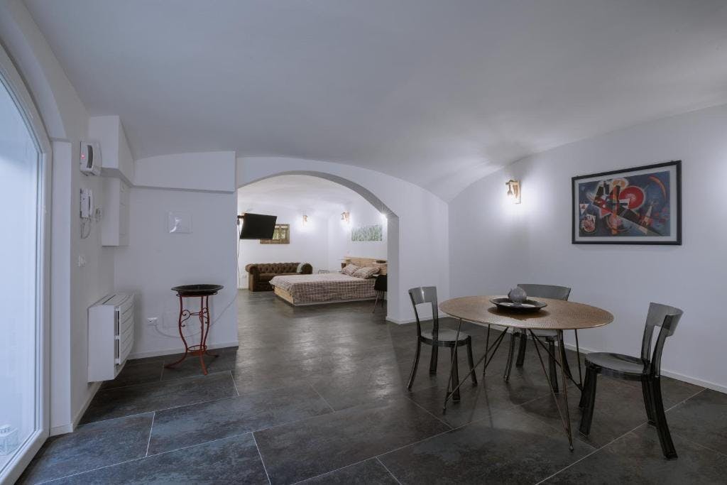 Apartment for rent for €1,200 per month in Bologna, Via Luigi Serra