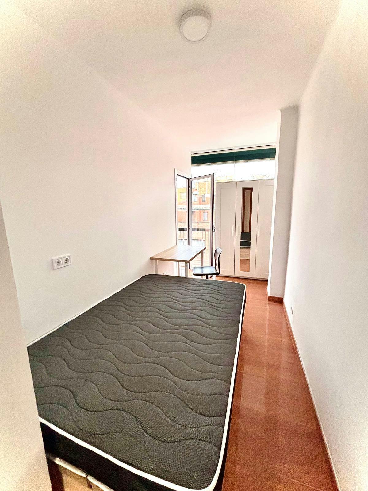 Private room for rent for €500 per month in Barcelona, Carrer de Sant Antoni Maria Claret