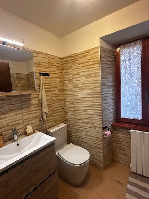 Apartment for rent for €1,800 per month in Menaggio, Piazza Rimembranze