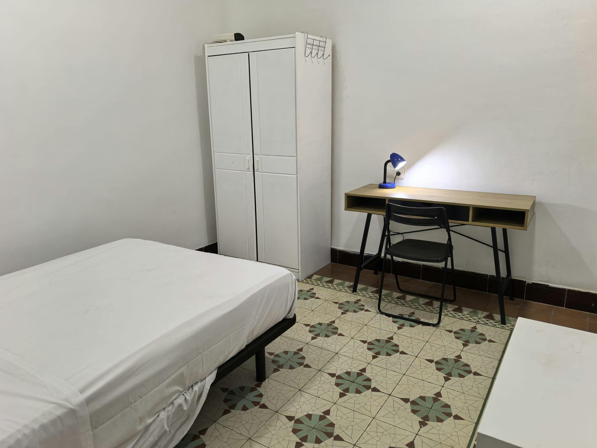 Single room Alicante, 1 bed, 10m² — photo 4