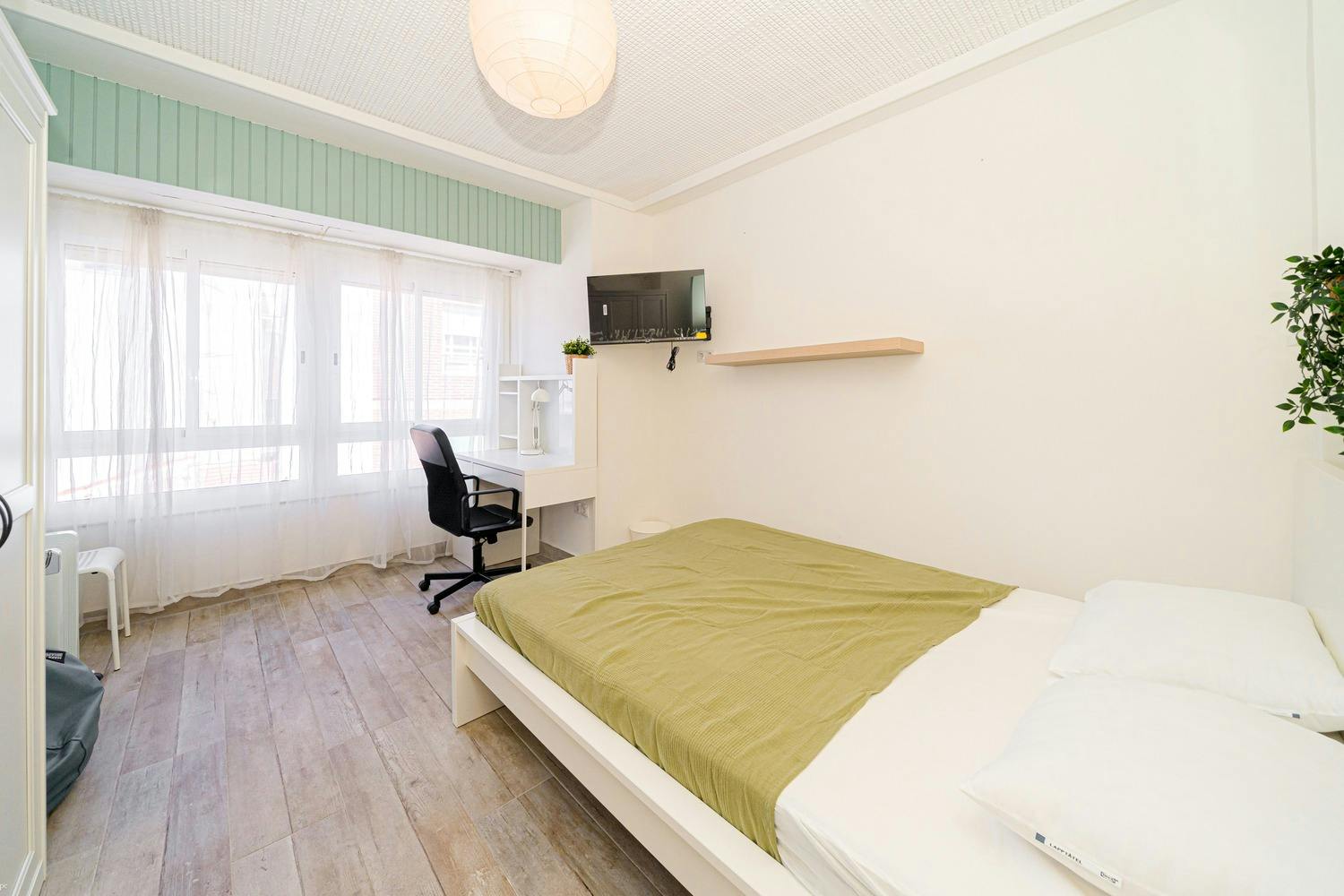 Private room for rent for €375 per month in Alicante (Alacant), Calle de Crevillente