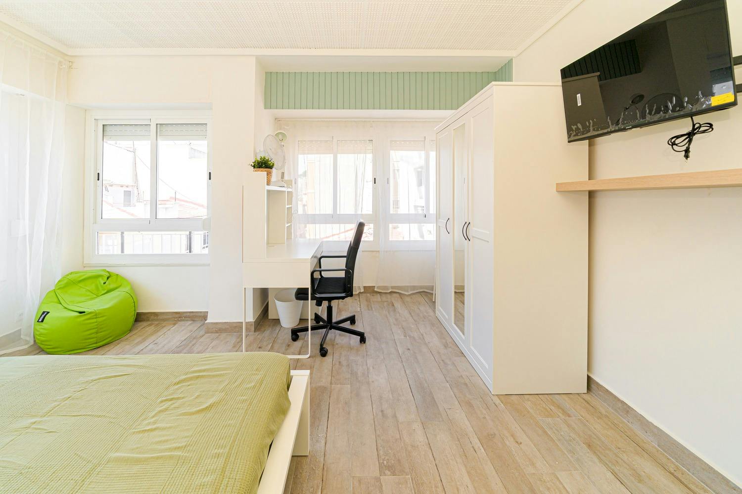 Private room for rent for €405 per month in Alicante (Alacant), Calle de Crevillente