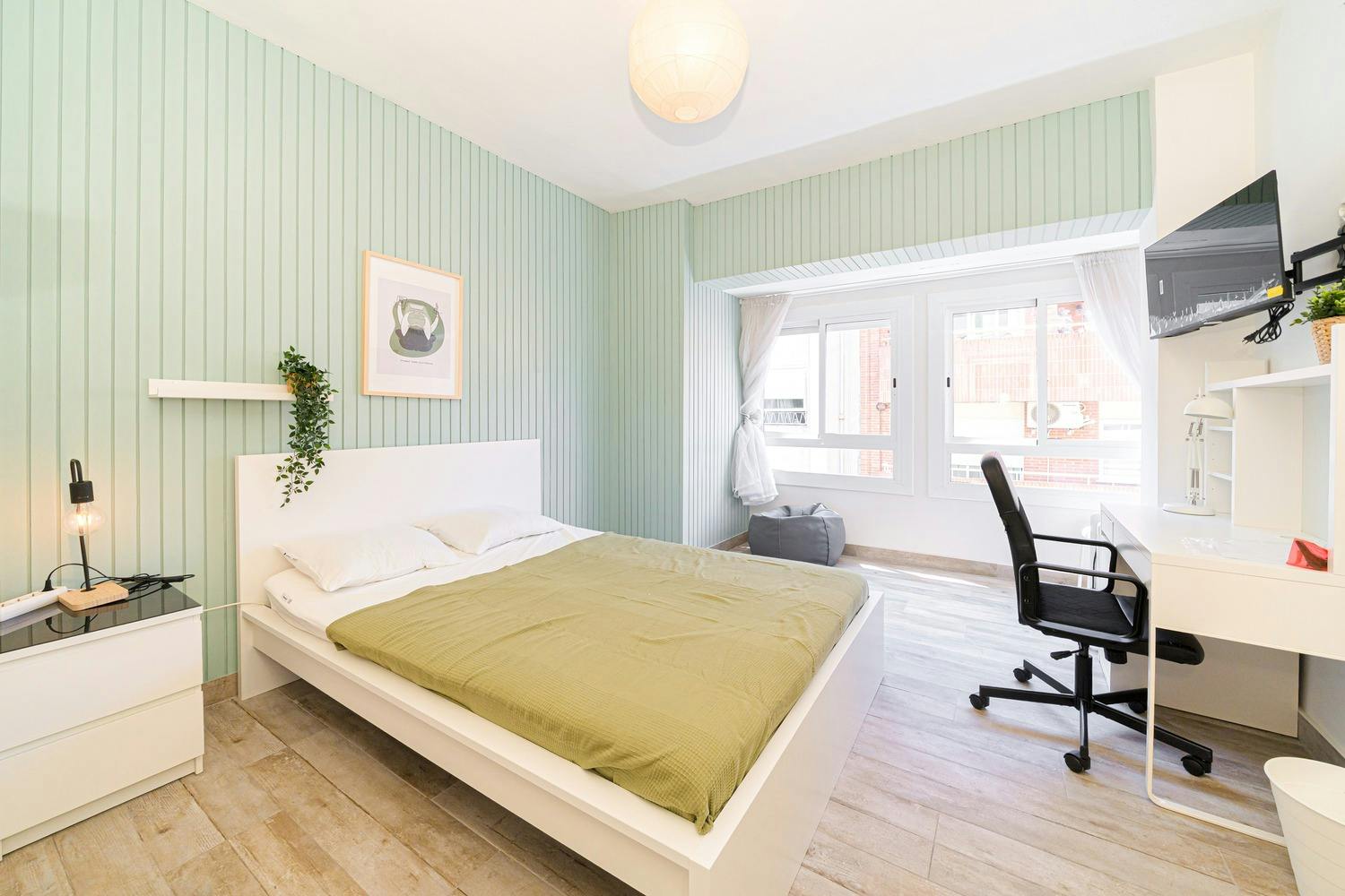 Private room for rent for €405 per month in Alicante (Alacant), Calle de Crevillente