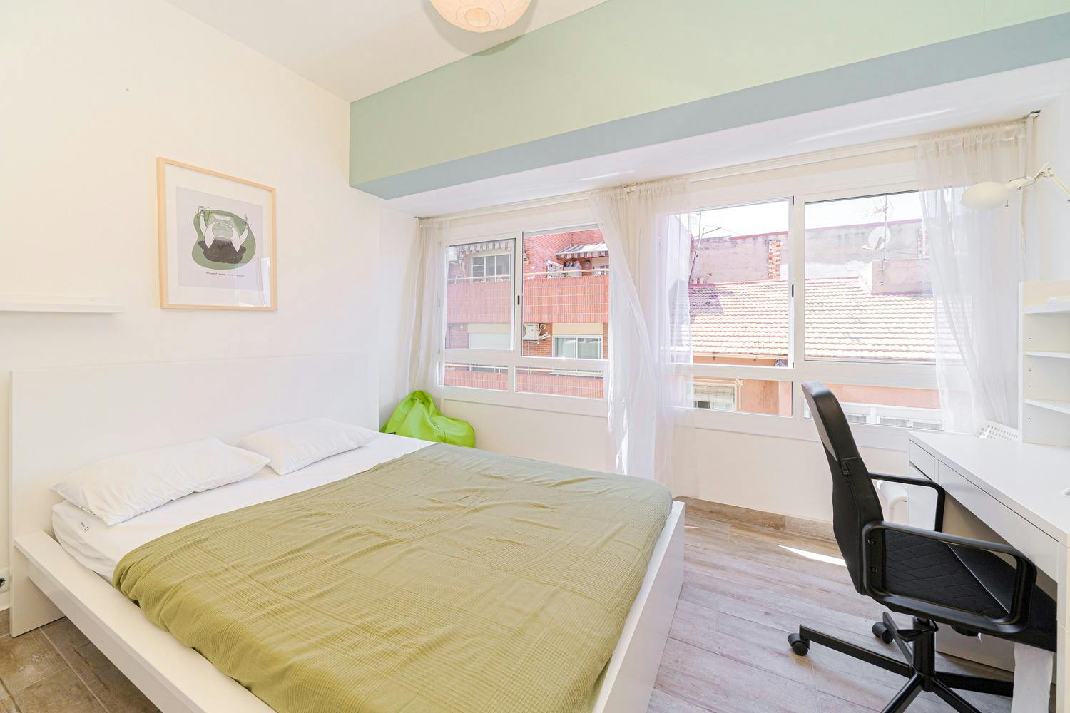 Private room for rent for €375 per month in Alicante (Alacant), Calle de Crevillente