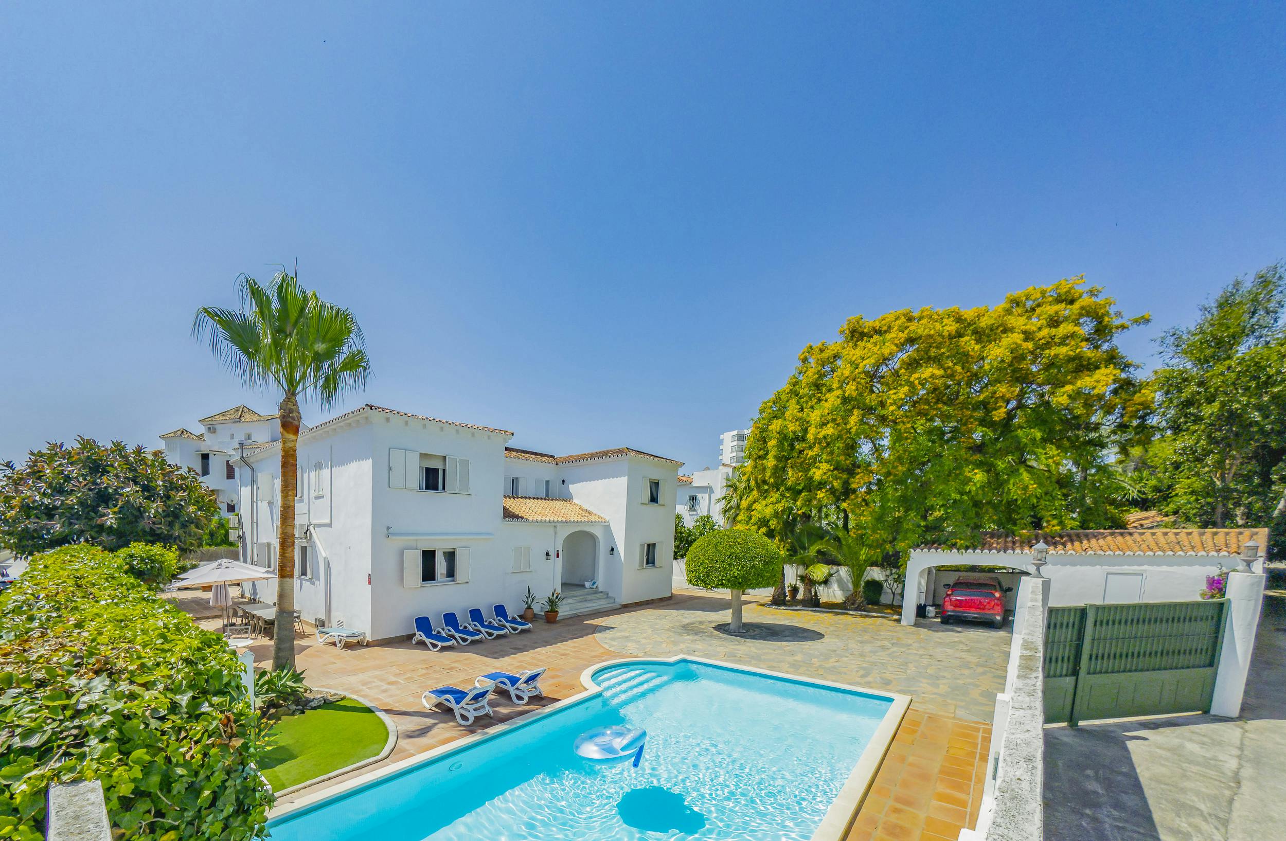 Дом сдается в аренду за 9 999 € в месяц в Las Lagunas de Mijas, Calle Butibamba