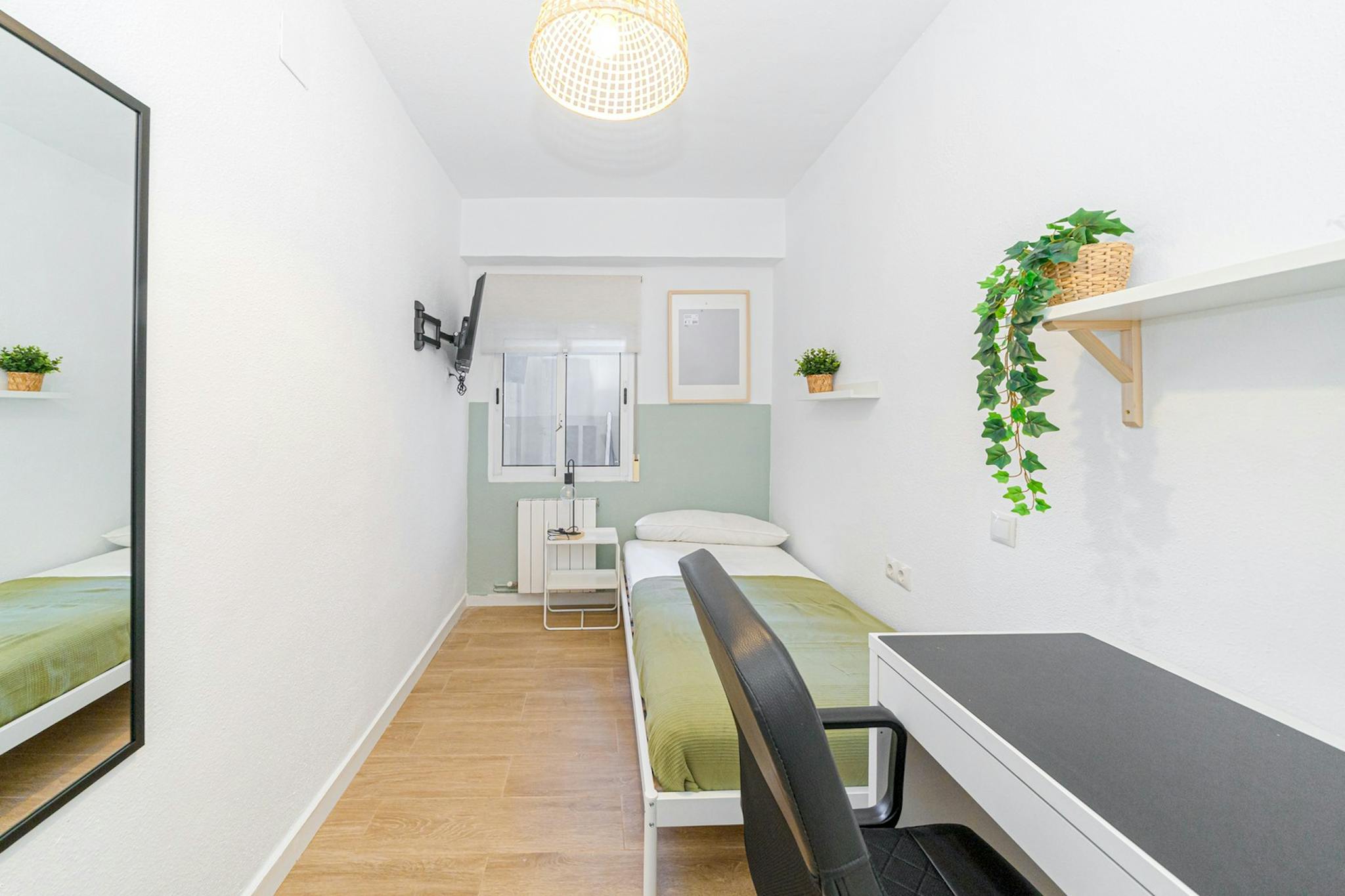 Calle Santa Maria Mazzarelo, Alicante (Alacant) preview