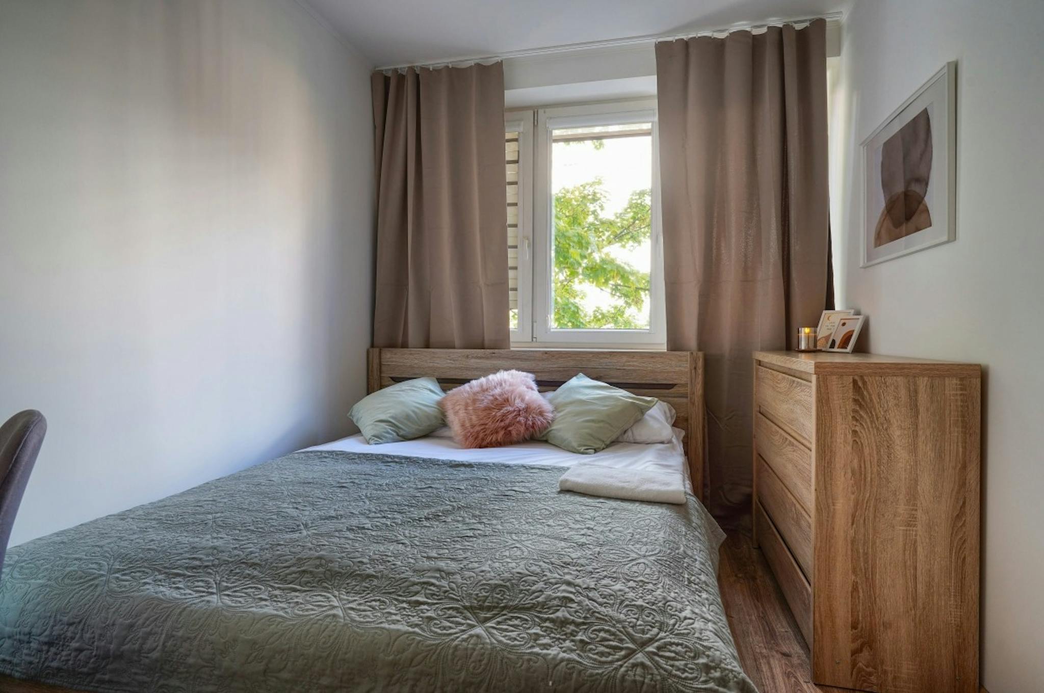 Twarda, Warsaw preview