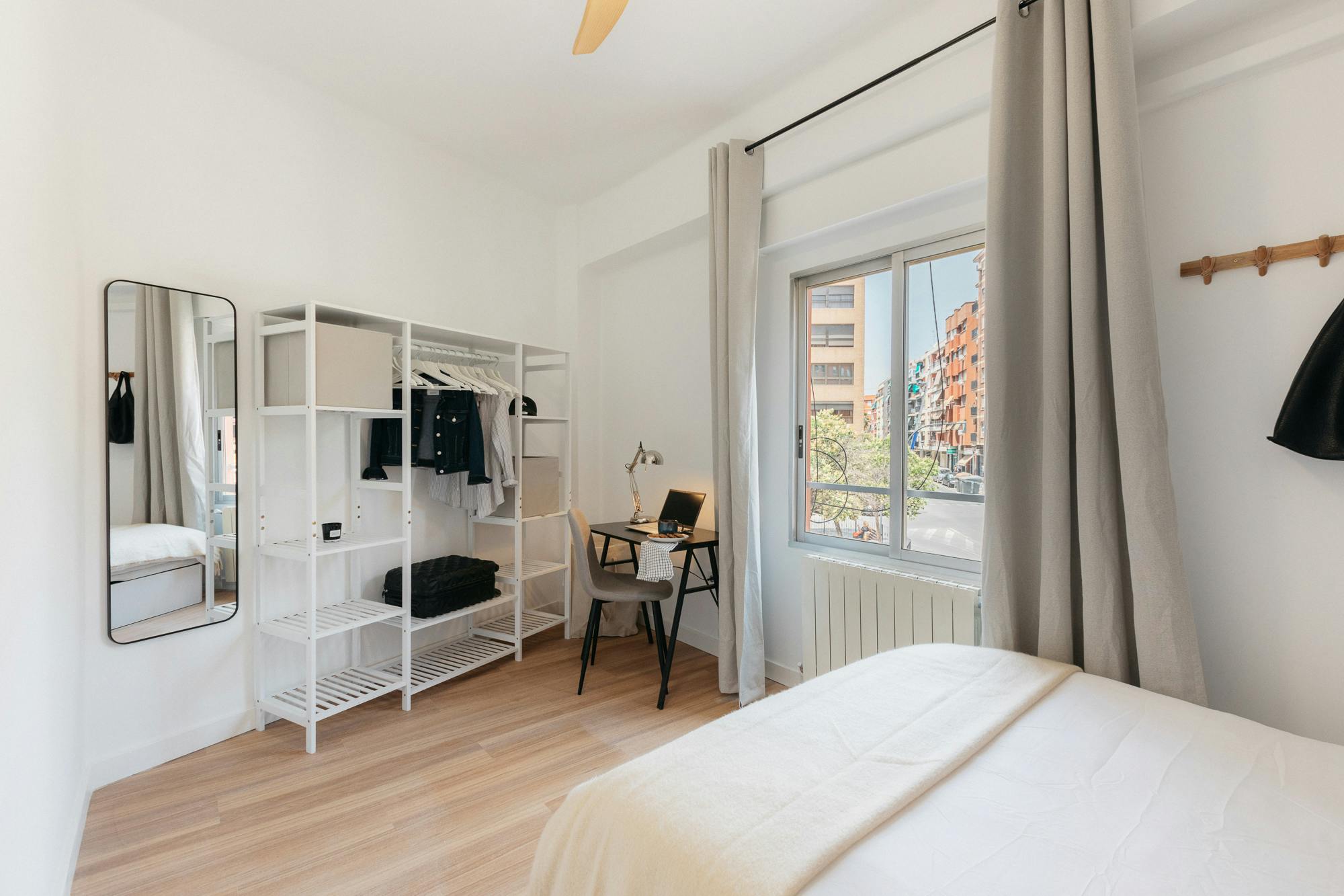 Private room for rent for €600 per month in Valencia, Plaça d'Artur Piera