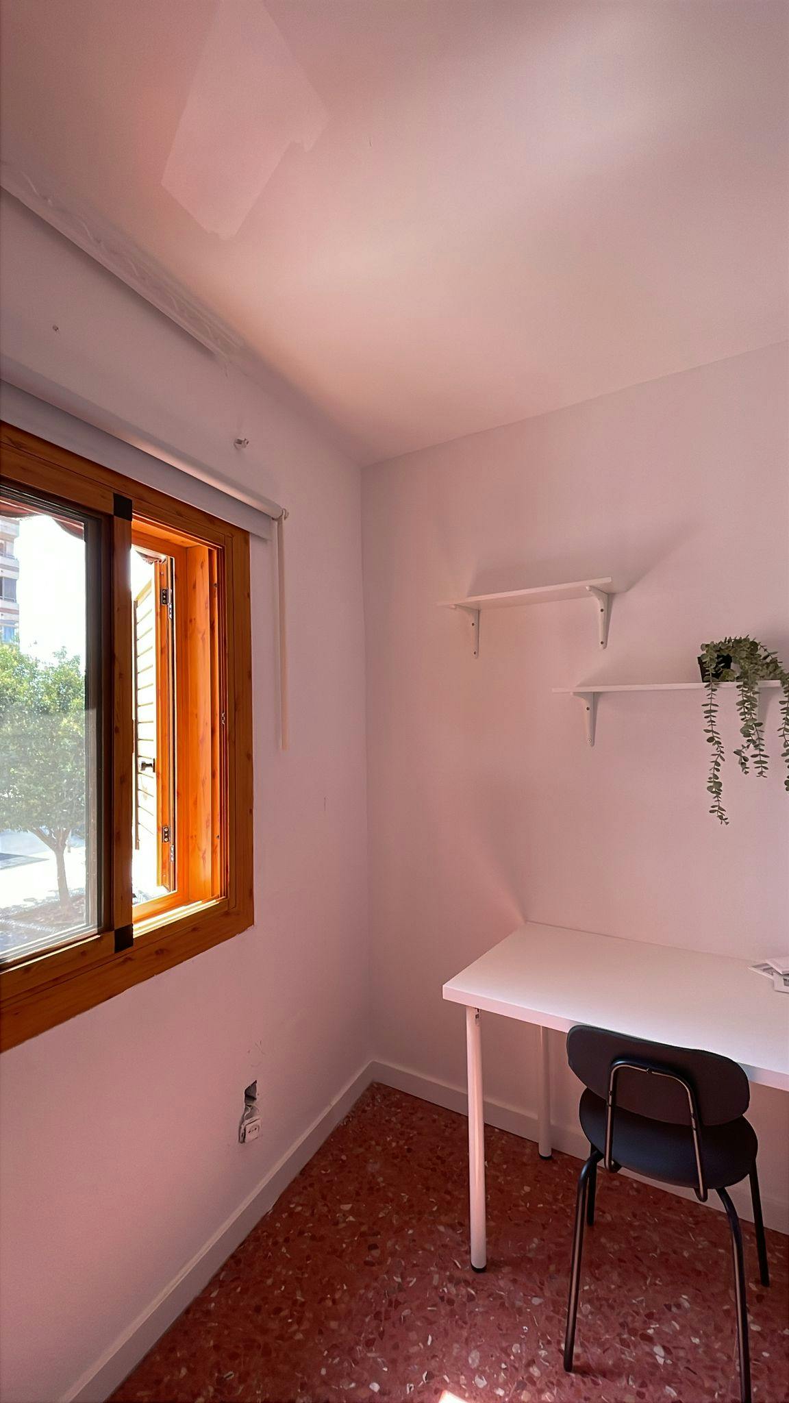 Single room Xirivella, 1 bed, 10m² — photo 2