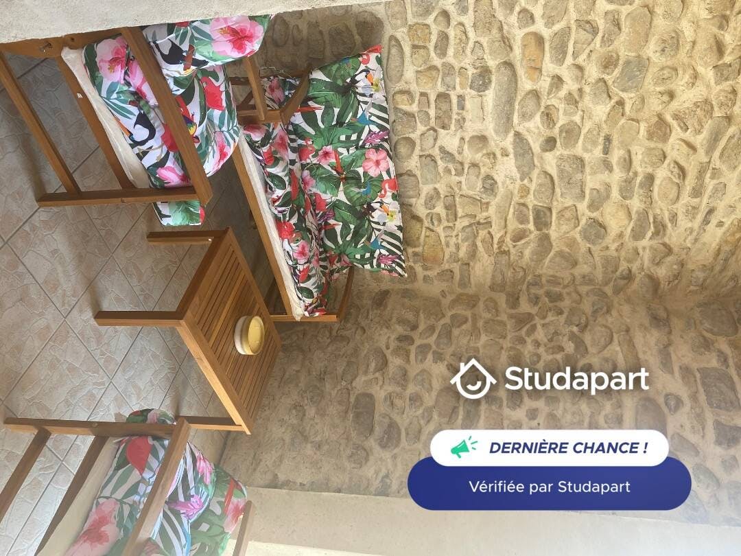 Cameră privată de închiriat pentru 380 EUR pe lună în Lézan, Rue Droite