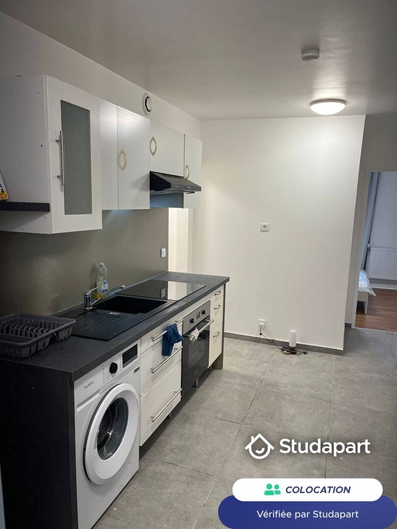Private room for rent on Allée de Suède, Massy