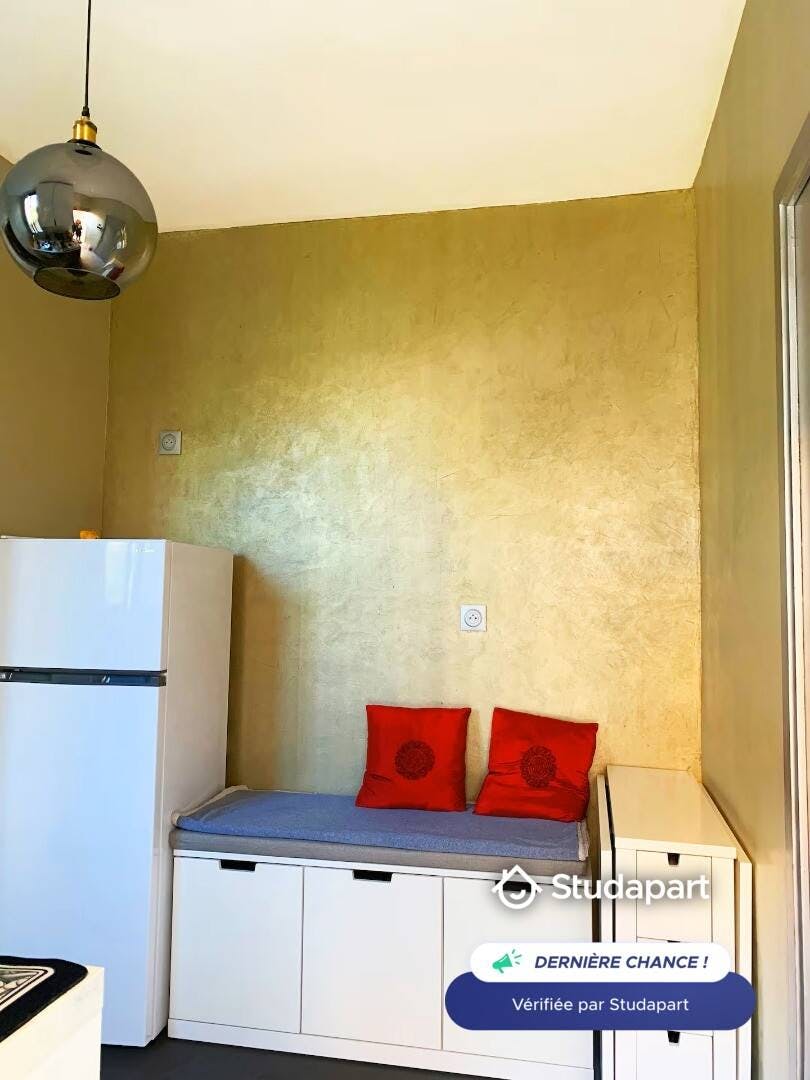 Apartment for rent for €950 per month in Colombes, Rue de l'Industrie