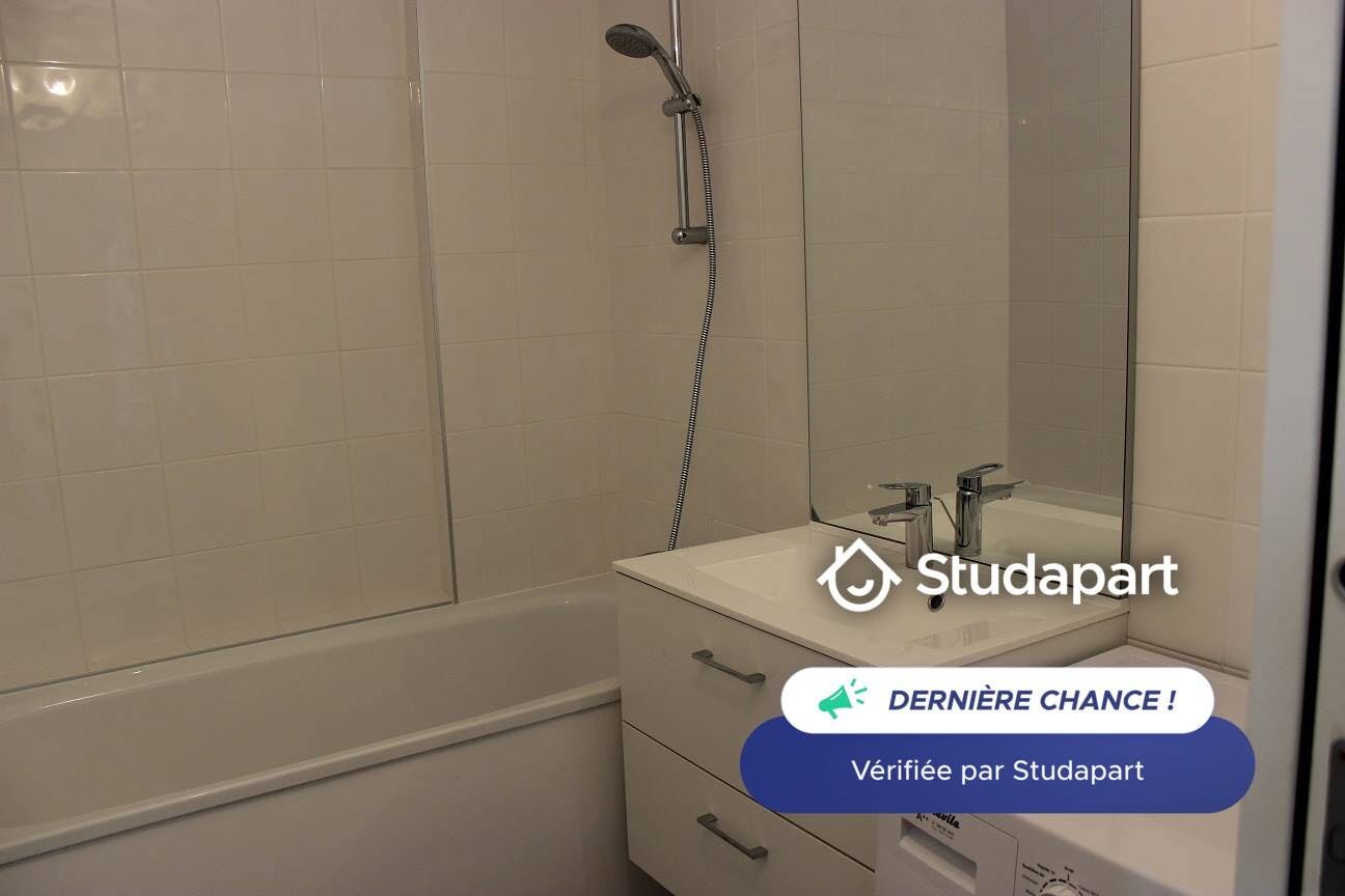 Apartment for rent for €1,650 per month in Fontainebleau, Rue de la Cloche