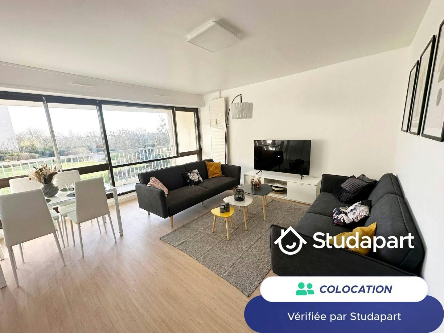 Private room for rent for €595 per month in Cergy, Parvis de la Préfecture