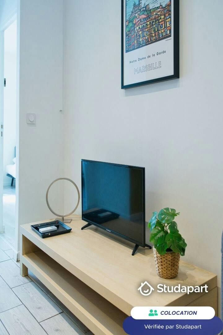 Private room for rent on Rue Thibaud, Marseille - Plus