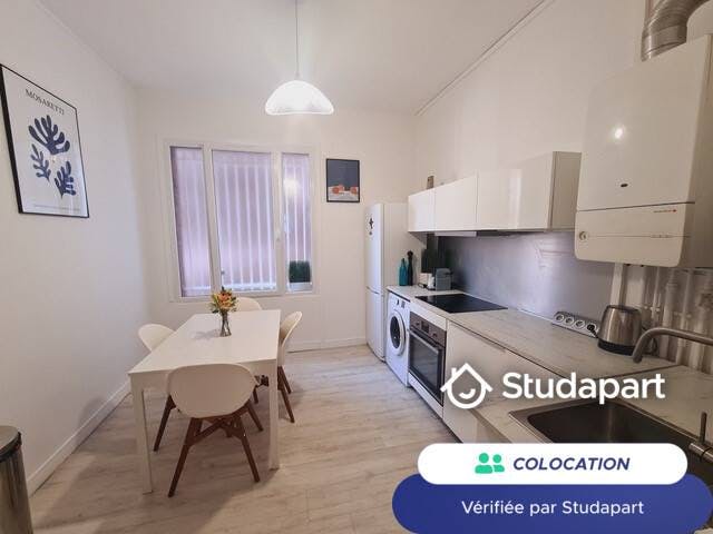 Private room for rent for €375 per month in Rouen, Rue des Emmurées