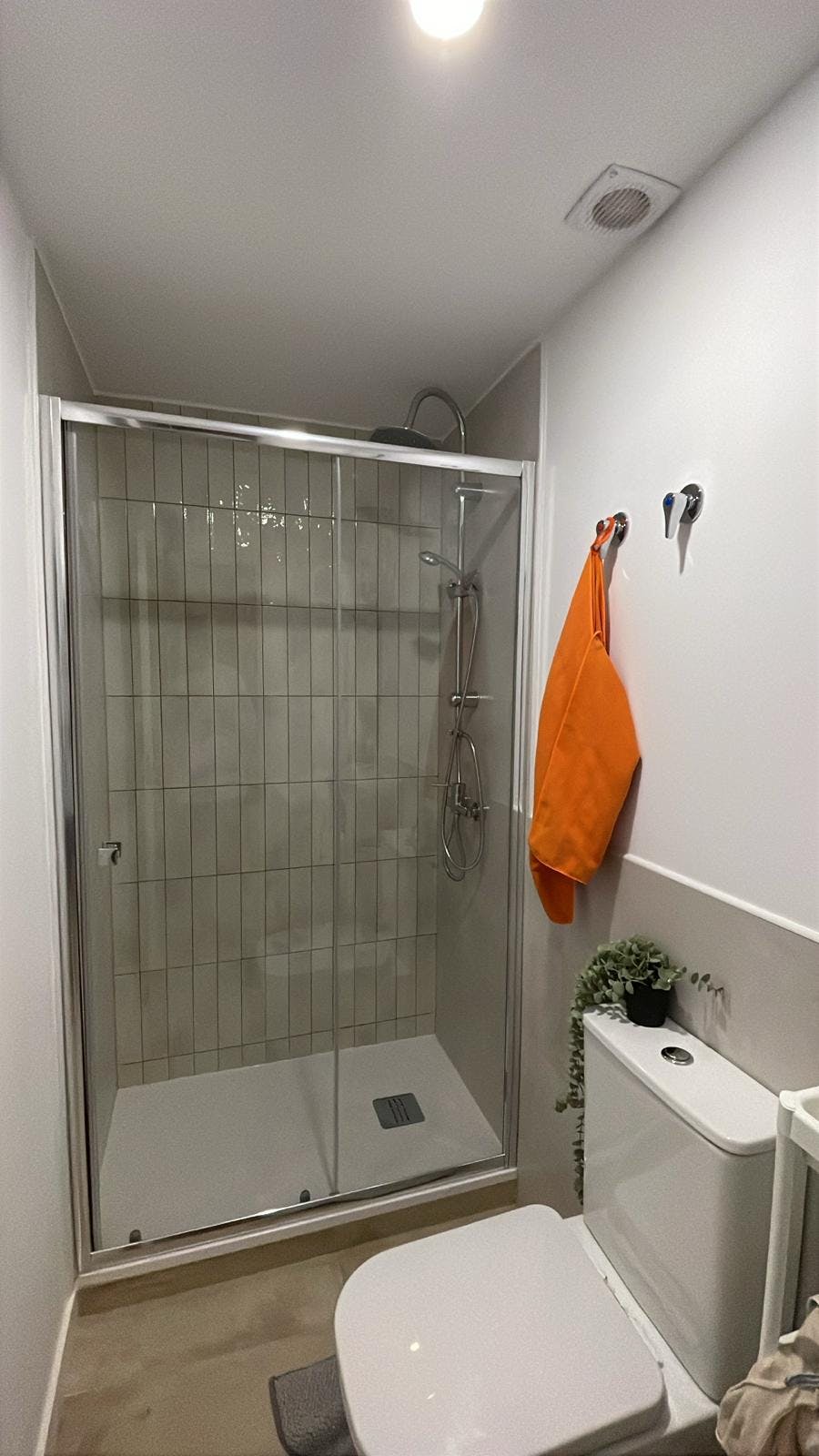 Single room Xirivella, 1 bed, 10m² — photo 3