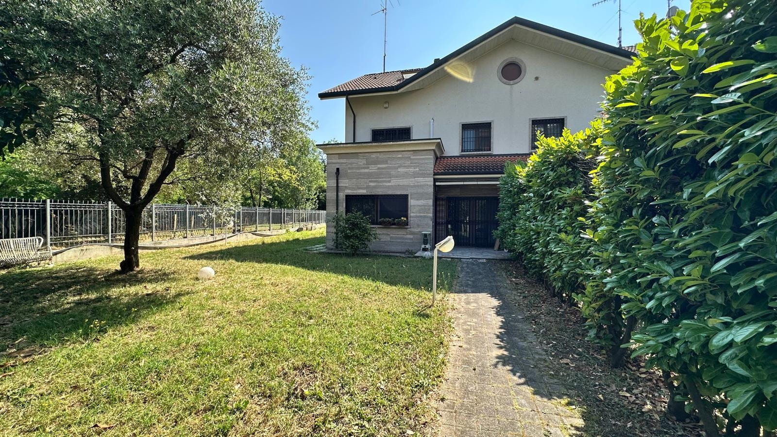 Stanza privata in affitto a 900 € al mese a Segrate, Via A. Cristei