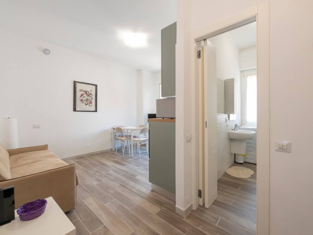 Apartment for rent for €2,000 per month in Milan, Via Gressoney