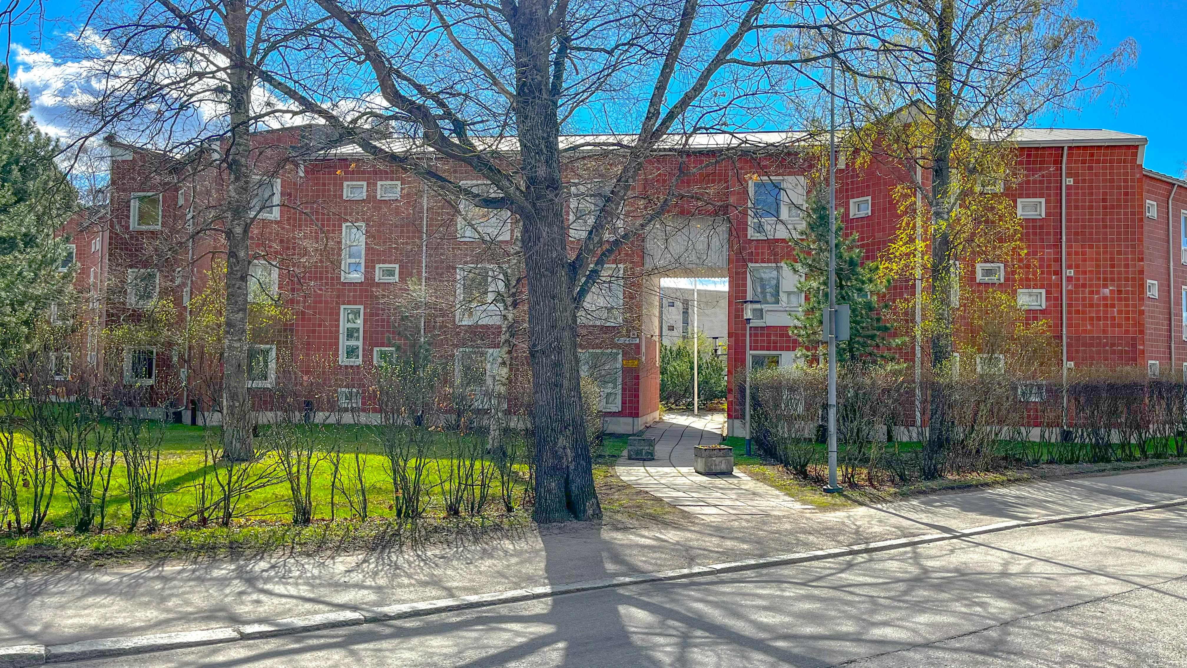 Apartment for rent for €1,100 per month in Vantaa, Neilikkatie