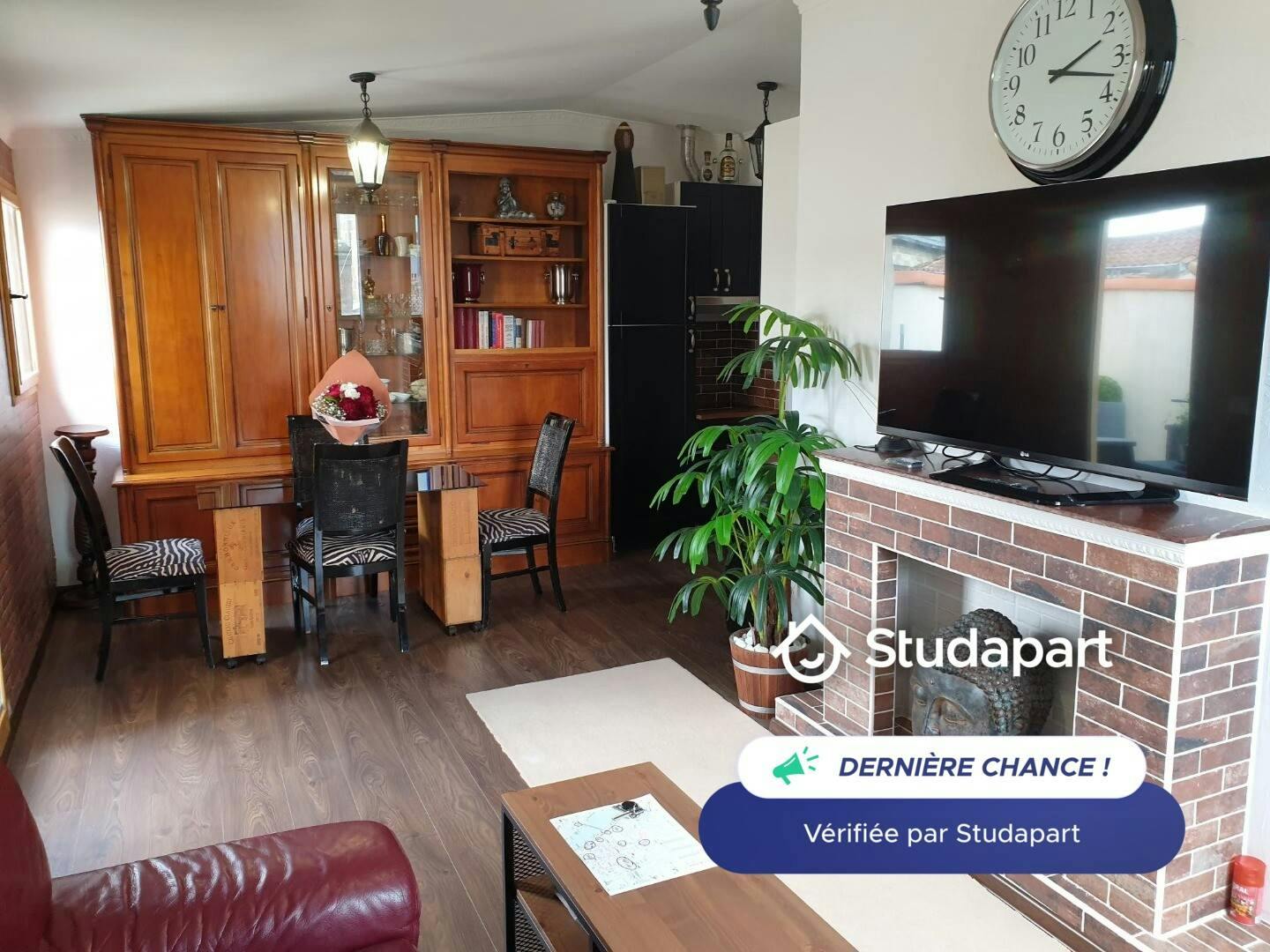 Apartment for rent for €1,200 per month in Bordeaux, Place de la Victoire