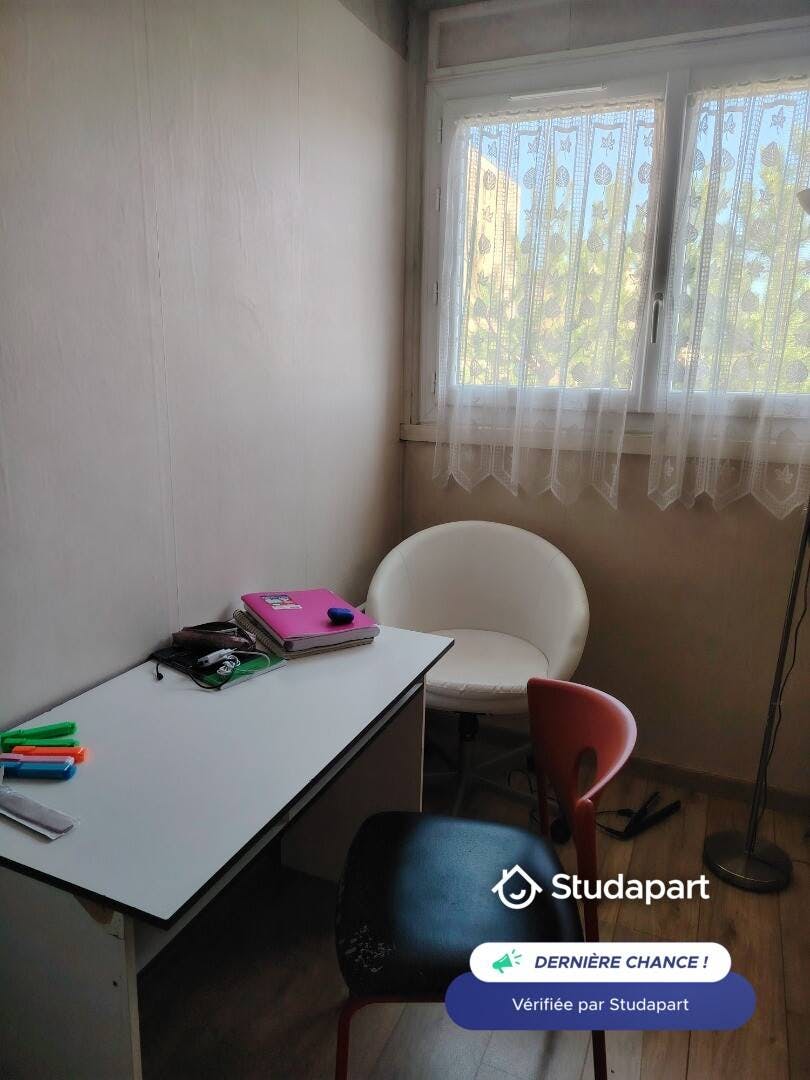 Private room for rent for €450 per month in Montigny-le-Bretonneux, Allée des Boutons d'Or