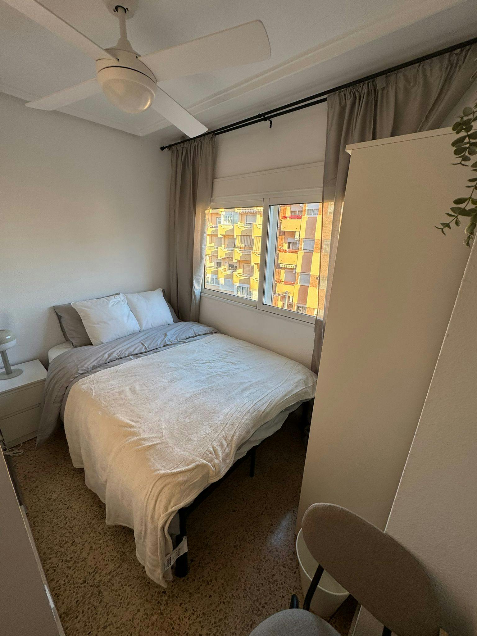 Отдельная комната сдается в аренду за 320 € в месяц в Alaquàs, Avinguda d'Ausiàs March