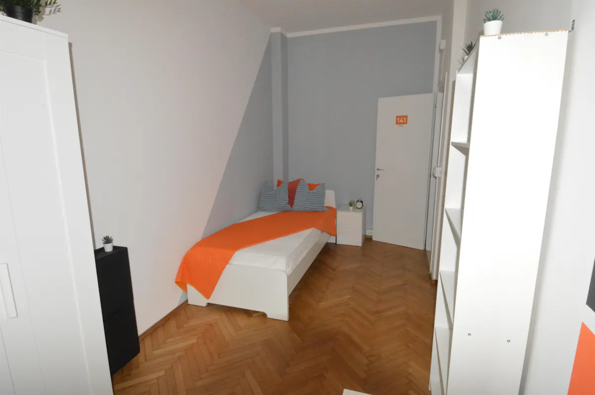Private room in Viale Gaetano Storchi, Modena (1640505) ROOM