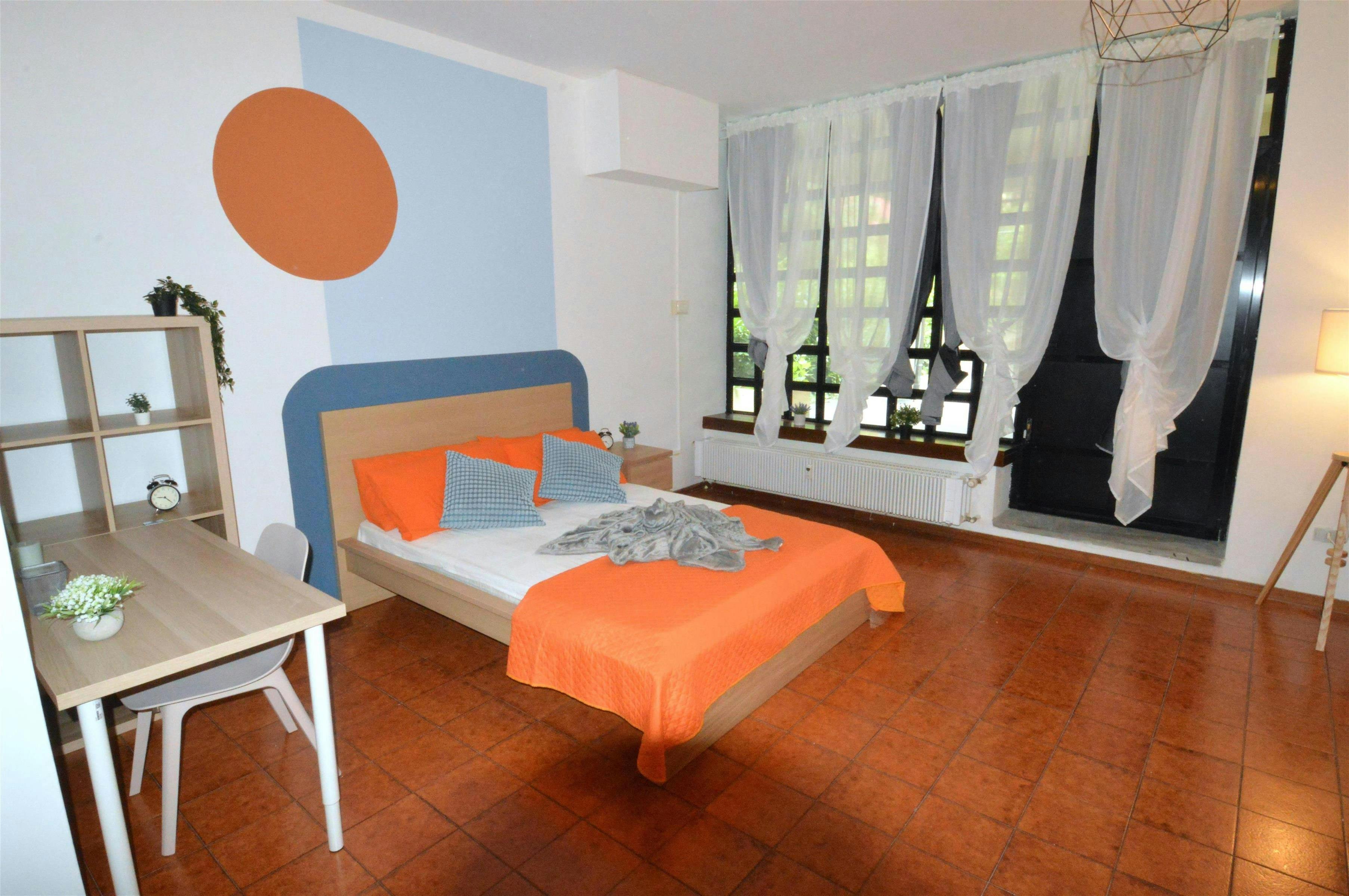 Private room in Via Pietro Giardini, Modena (1640508) room image 2
