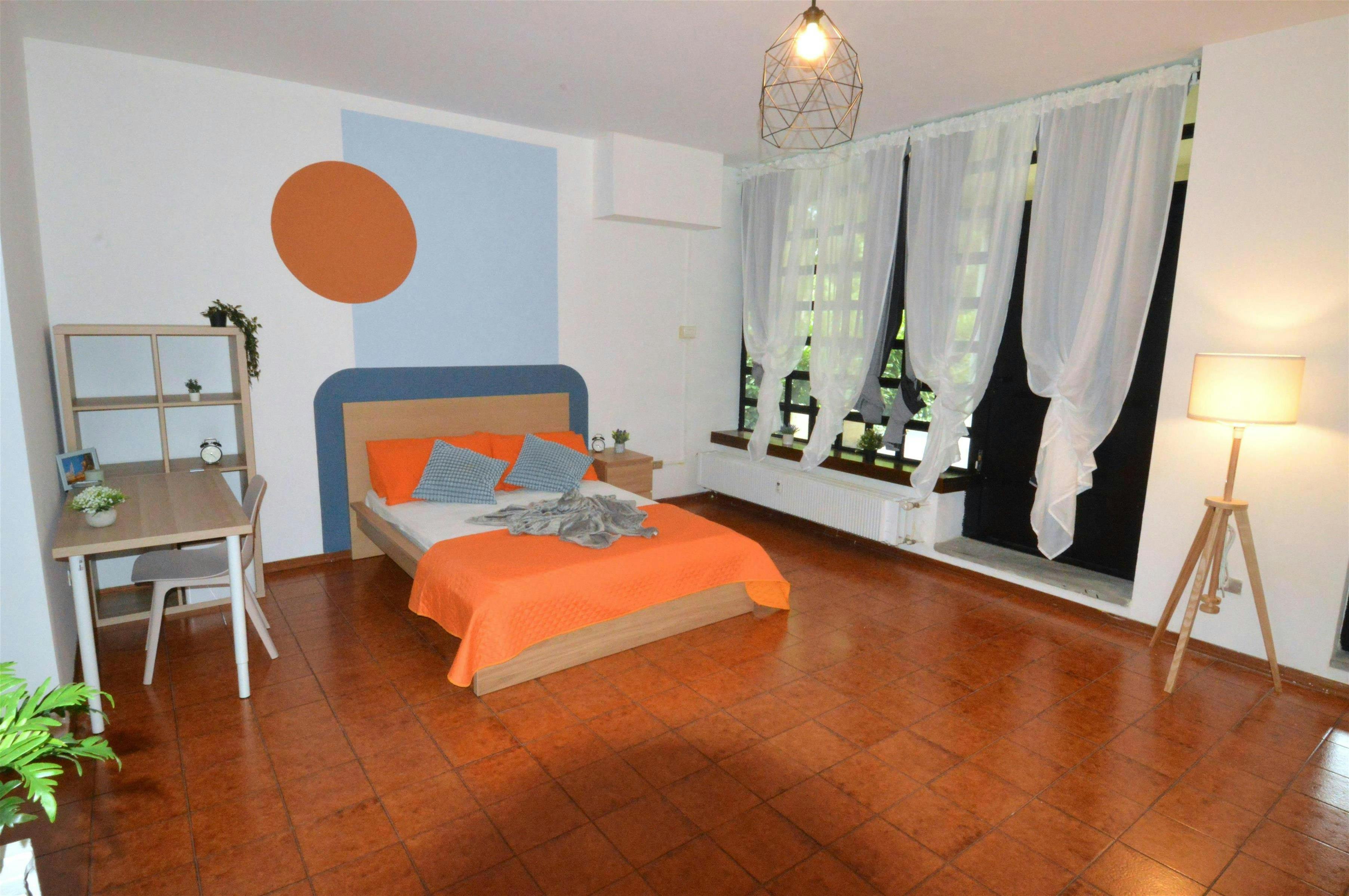 Private room in Via Pietro Giardini, Modena (1640508) room image 1