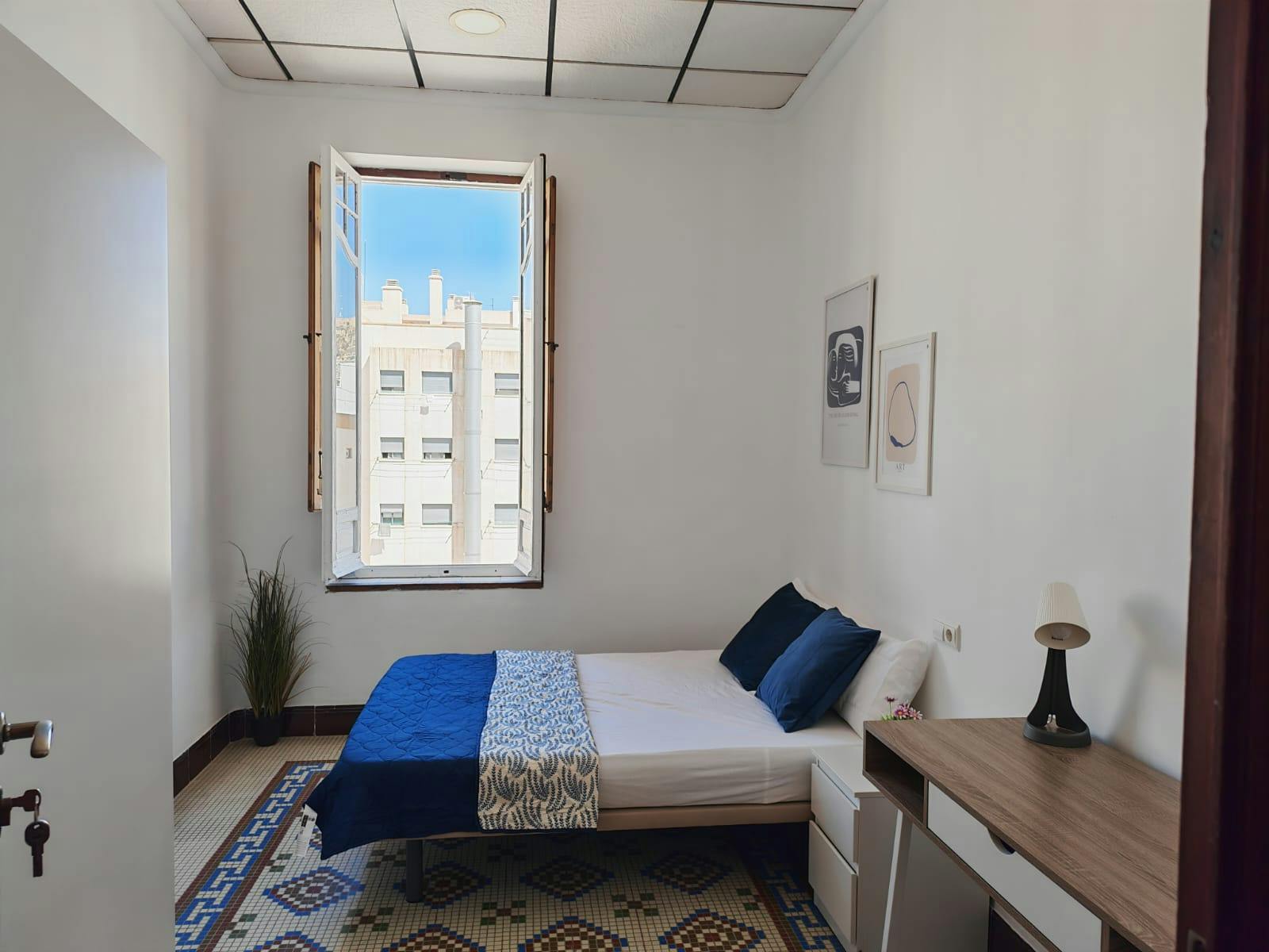 Private room for rent for €420 per month in Alicante, Calle Segura