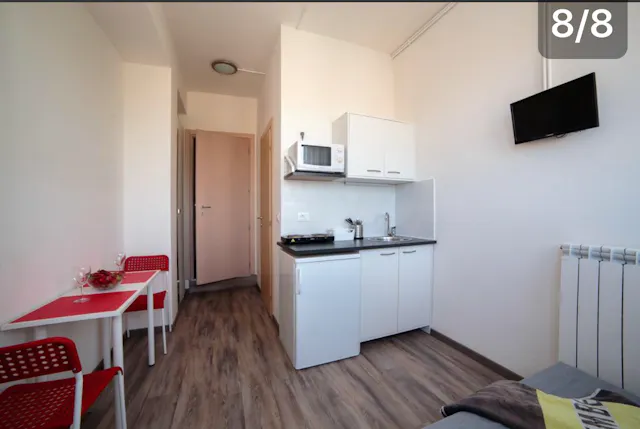 1-Bedroom Apartment in Viale Principe Amedeo, Rimini (1640641) room image 1