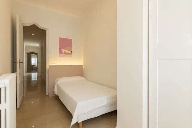 Private room in Carrer de Ciscar, Valencia (1640653) room image 2