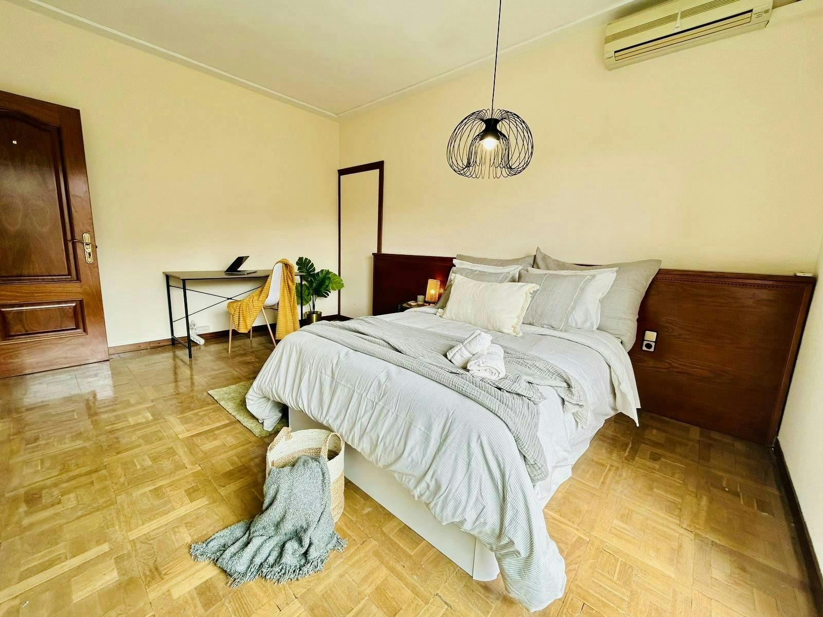 Private room for rent for €750 per month in Barcelona, Carrer de Balmes