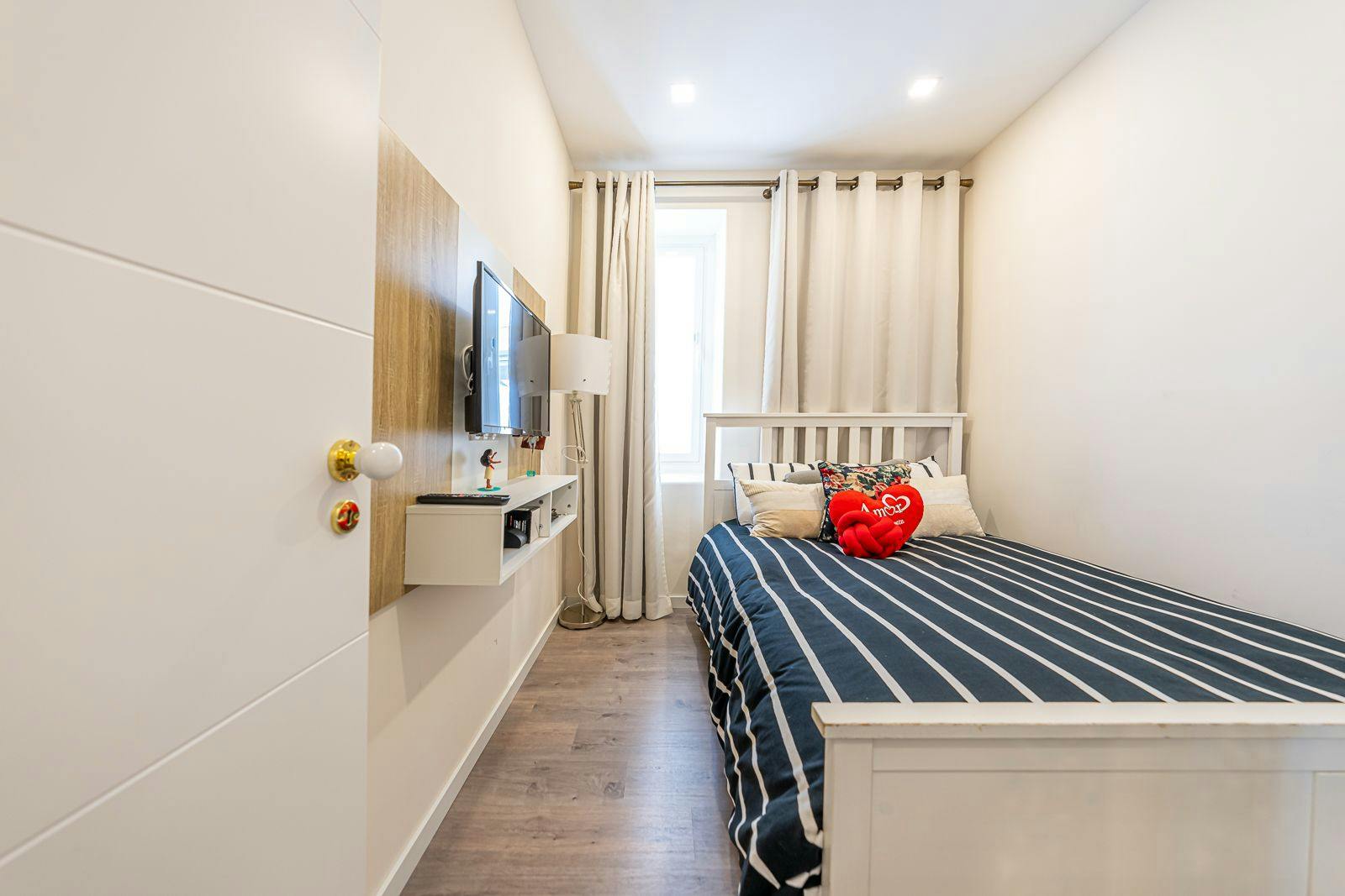 Private room for rent for €550 per month in Lisbon, Rua dos Açores