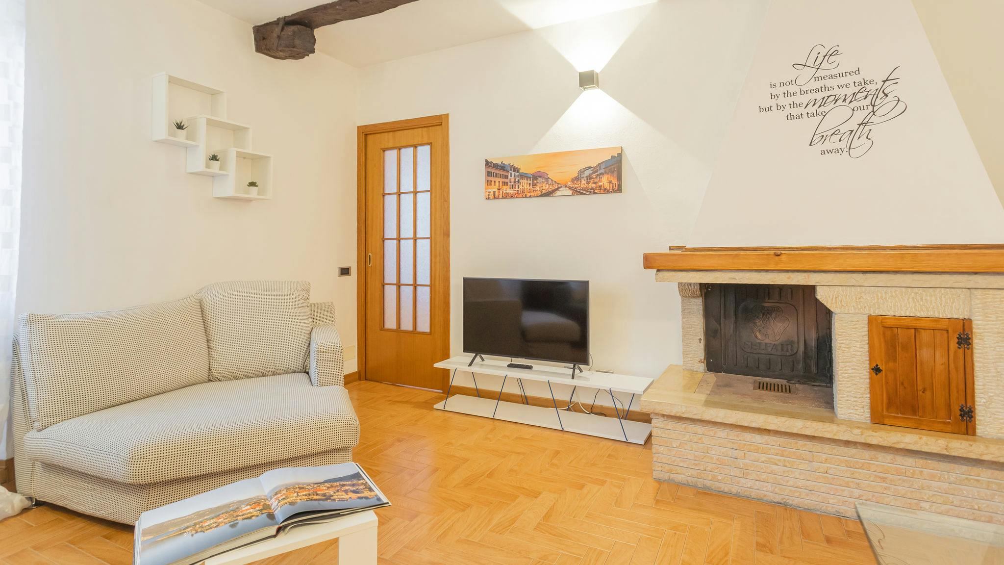 Lägenhet att hyra för 1 € i månaden i Como, Via Alessandro Volta