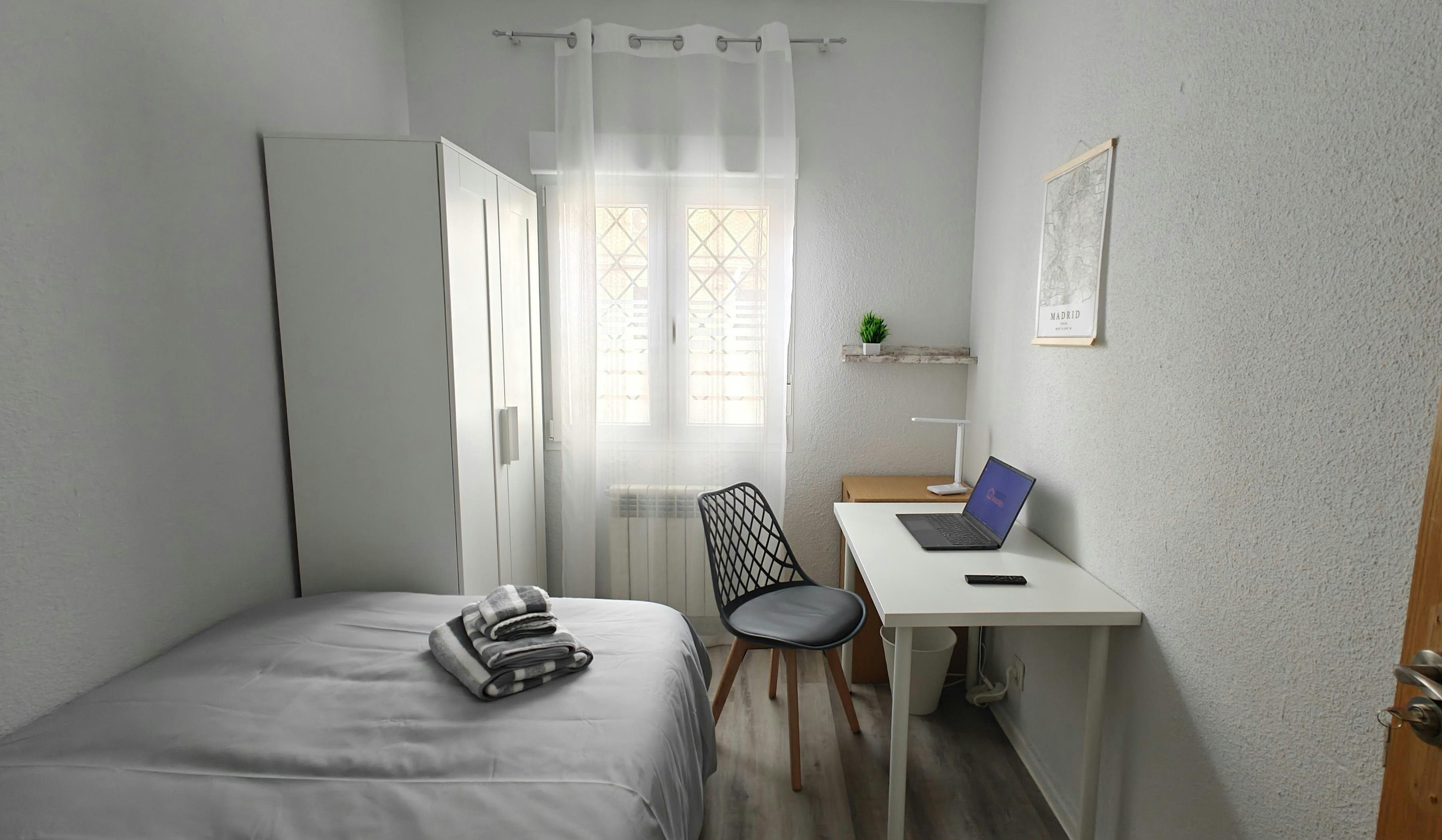 Общая комната сдается в аренду за 425 € в месяц в Madrid, Vía Lusitana